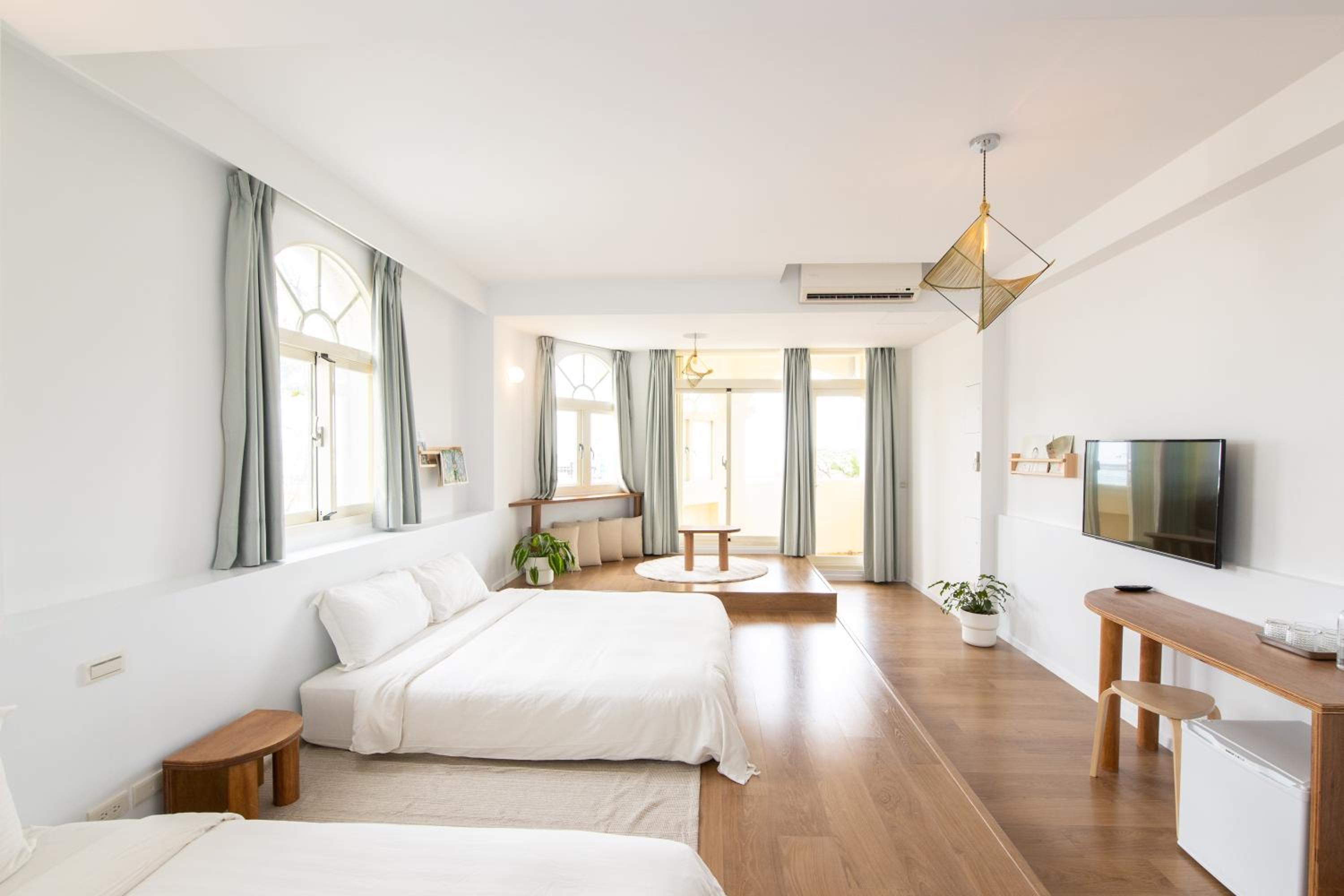 Family Room with Sea View and Balcony photo 2