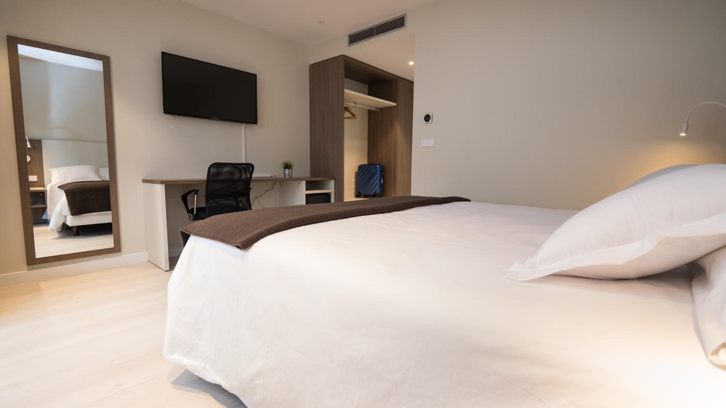 Interior Double or Twin Room - Photo 13