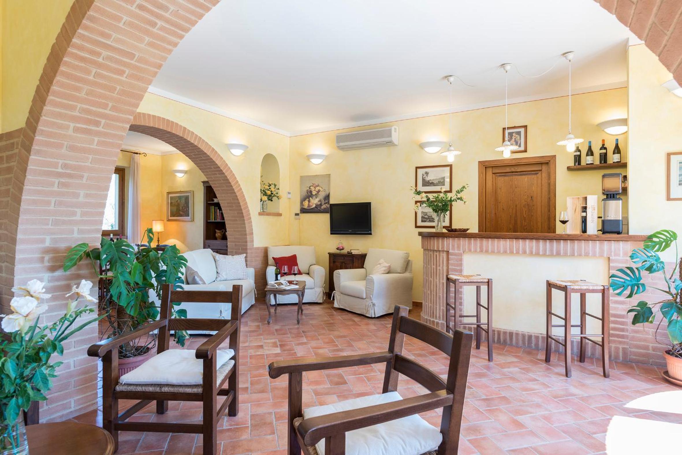 Eight-Bedroom Villa photo 1
