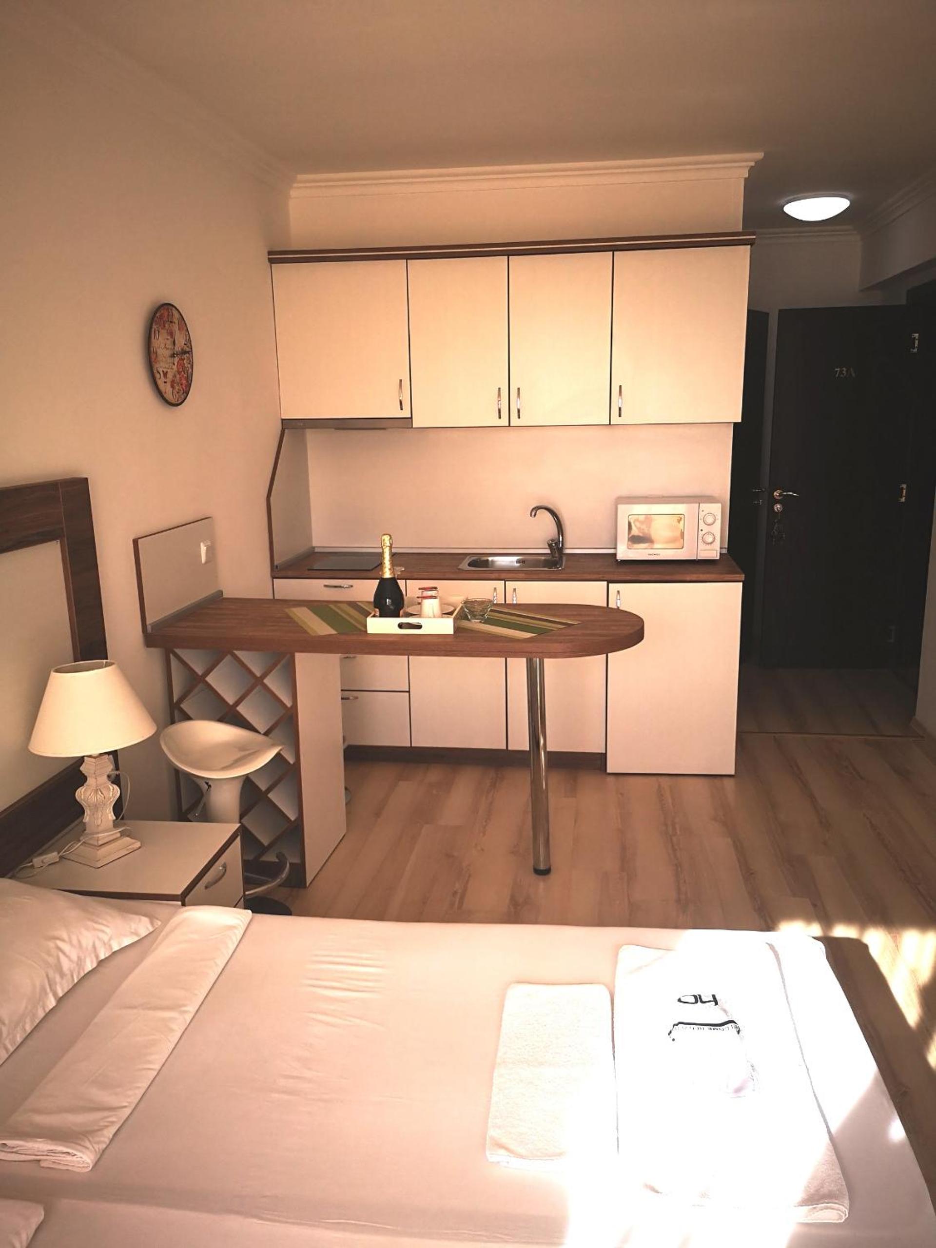 Deluxe Double Room with Balcony photo 2