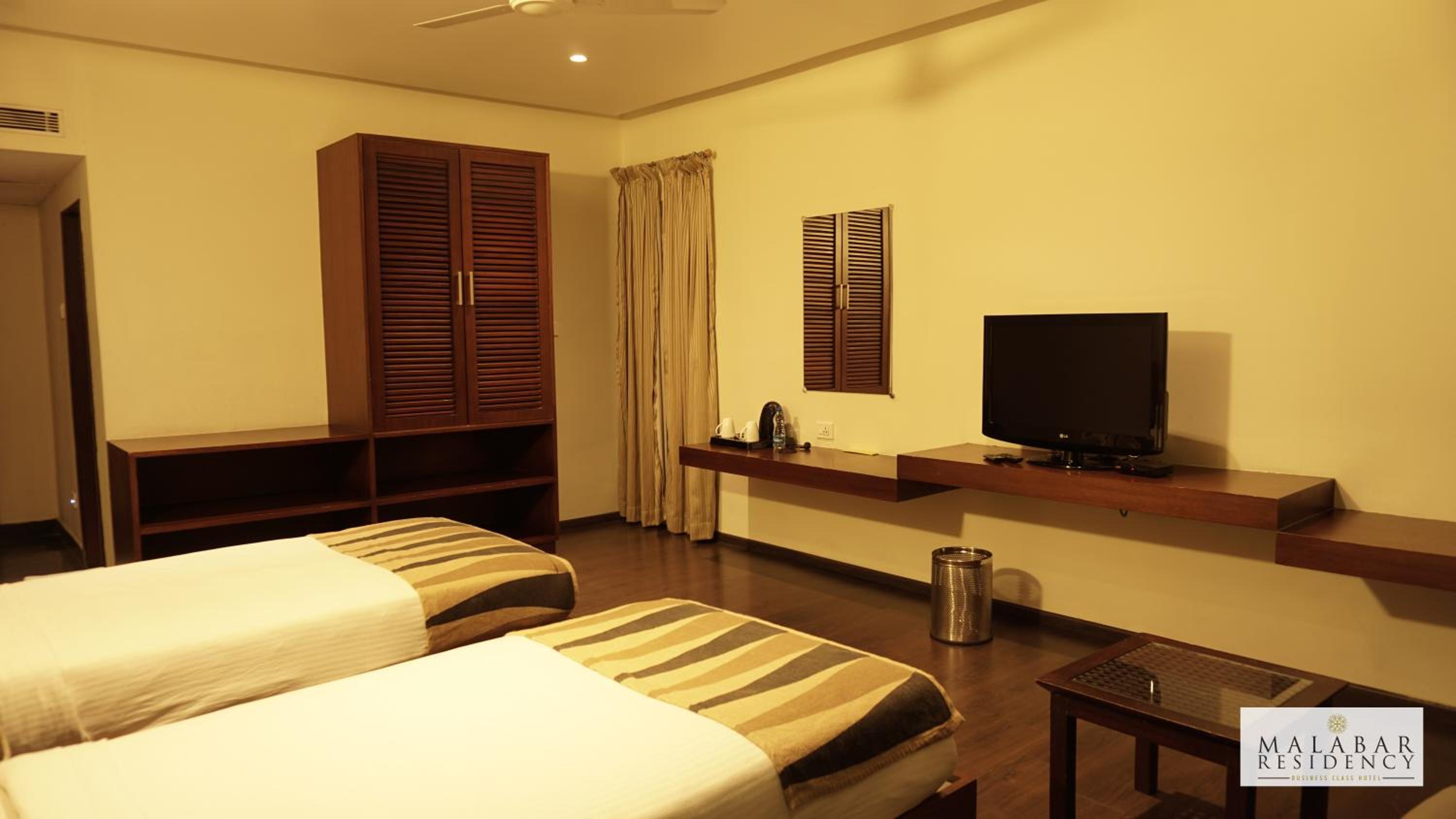 Deluxe Double or Twin Room - Photo 11