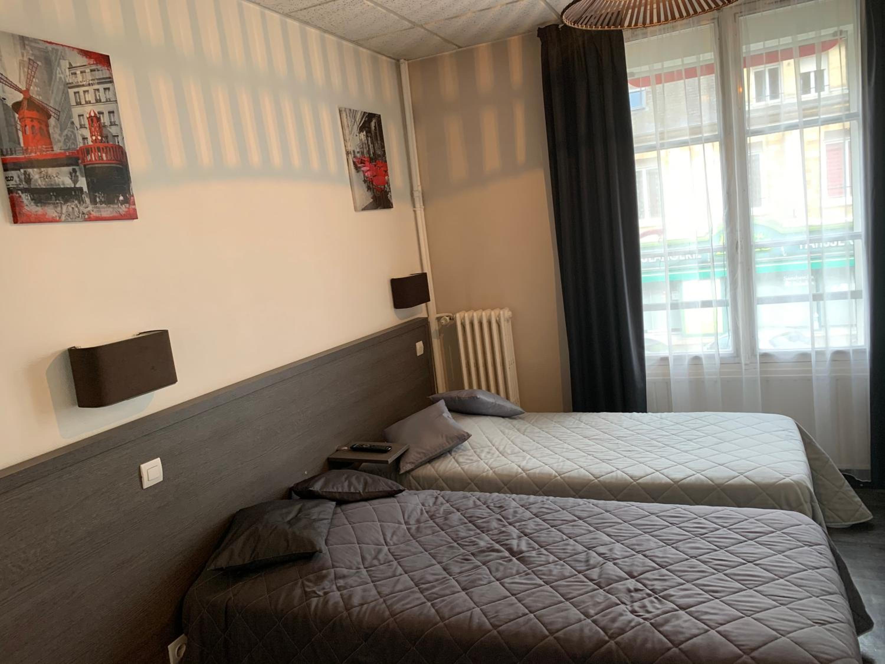 Standard Twin Room - Photo 1