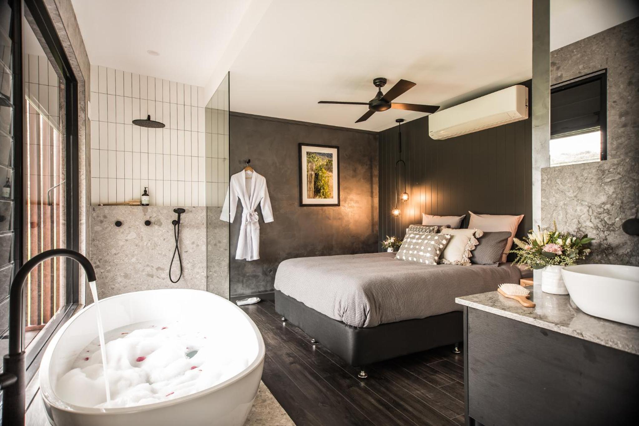 Deluxe Double Room with Bath photo 1