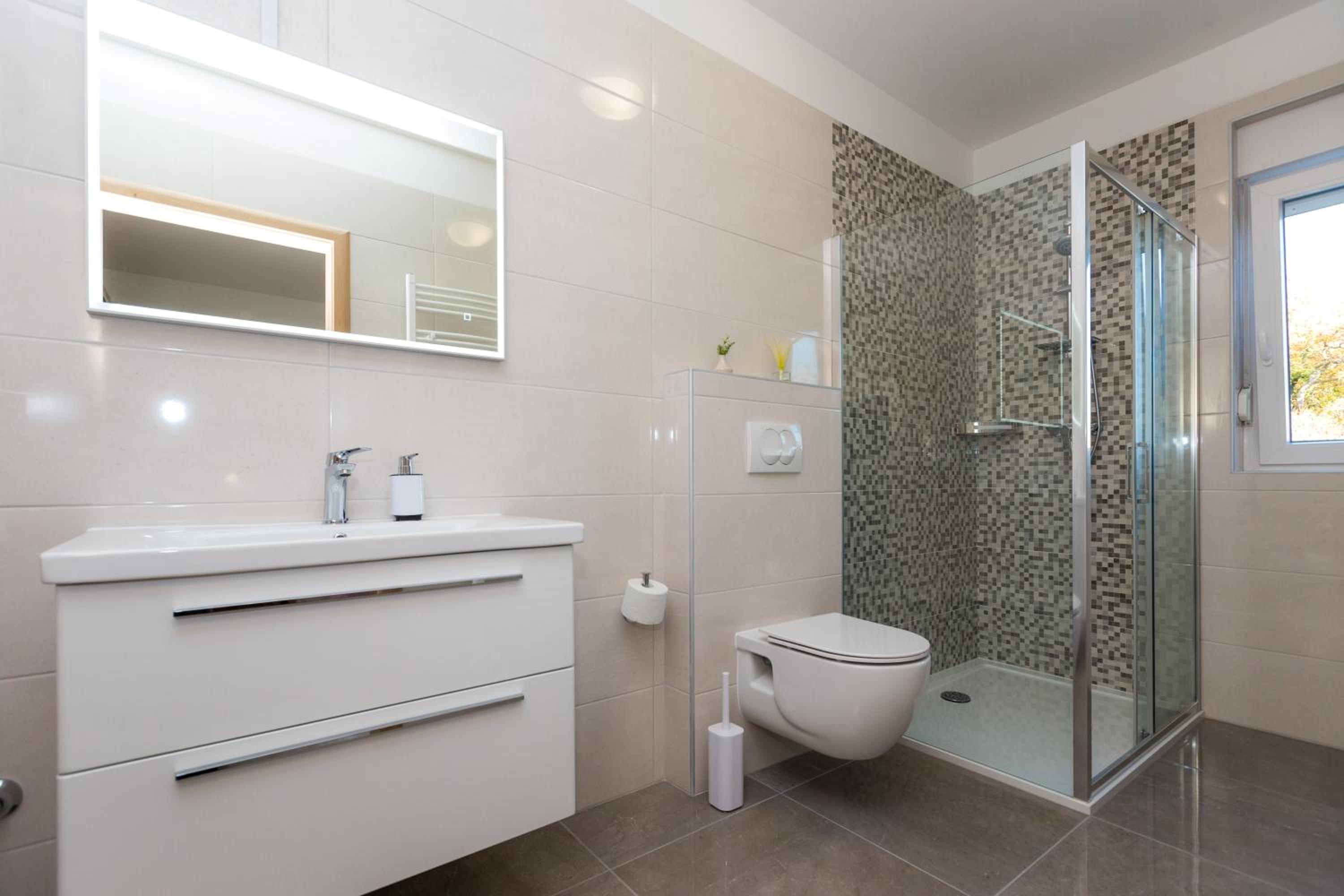 One-Bedroom Apartment with Balcony photo 2