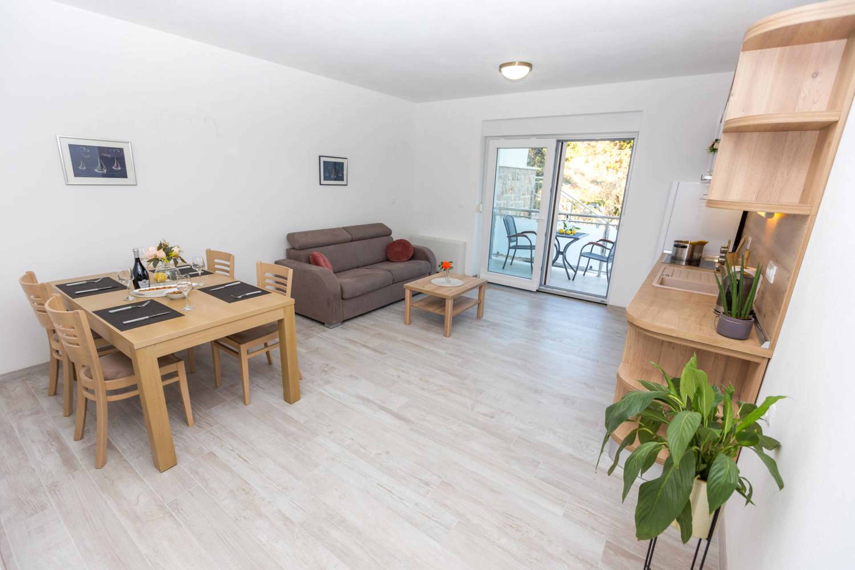 One-Bedroom Apartment with Balcony photo 1