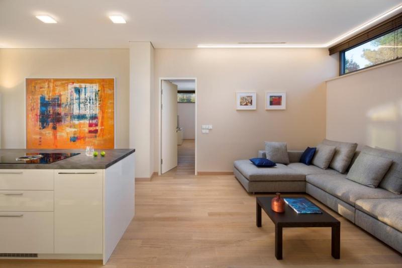 Penthouse Apartment with Free Parking