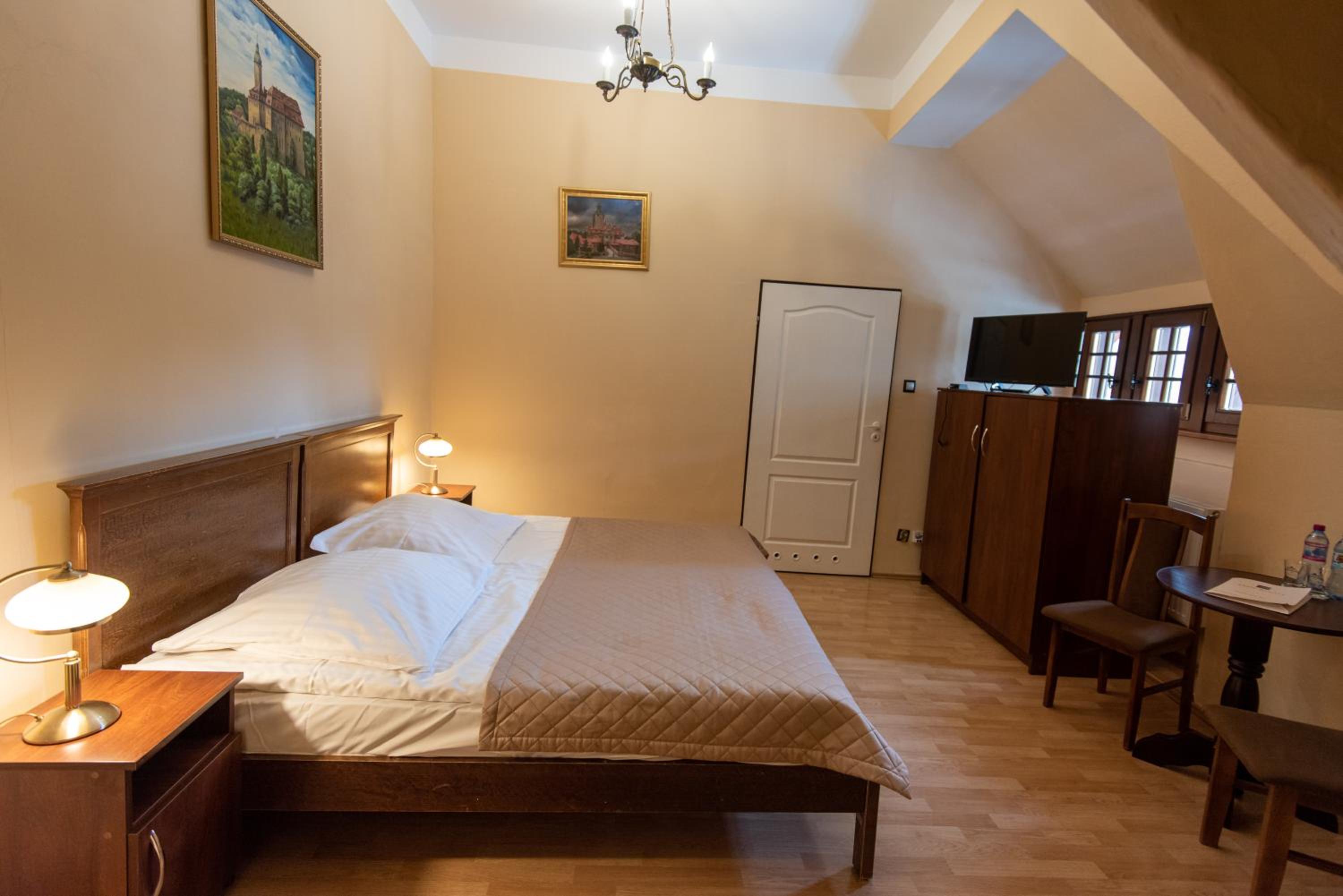 Economy Double Room photo 2