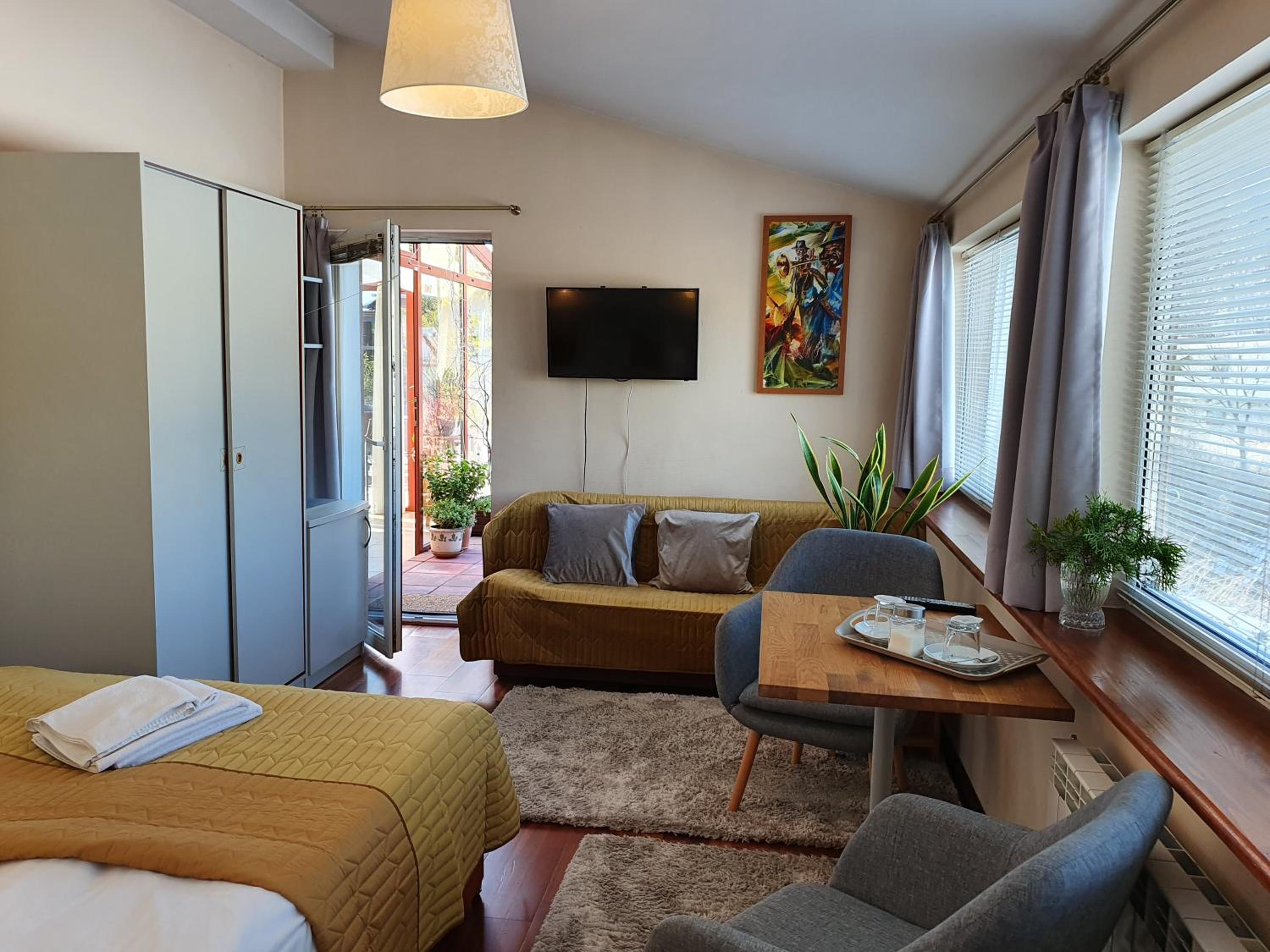 Triple Room with Balcony - Photo 7