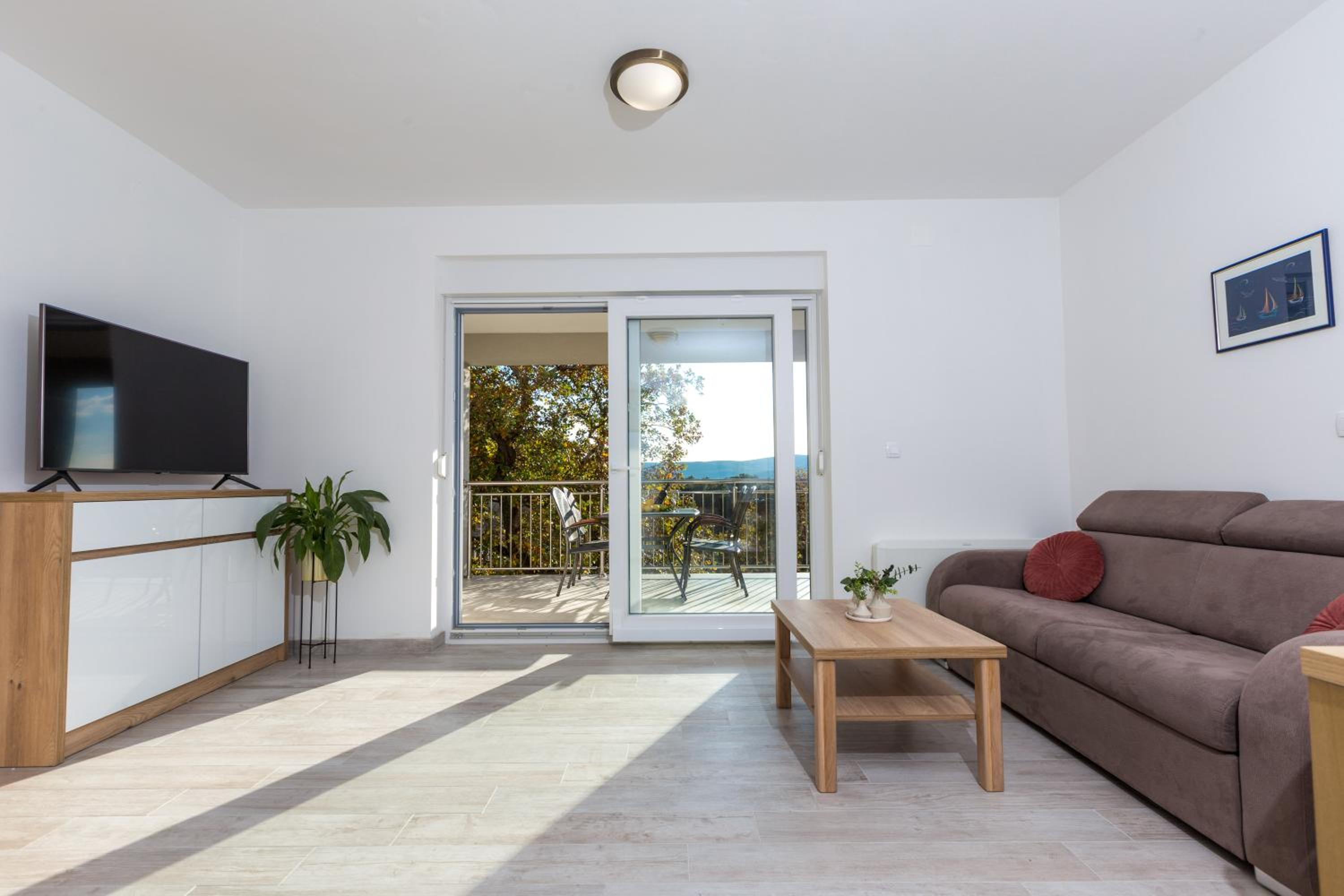 One-Bedroom Apartment with Balcony photo 1