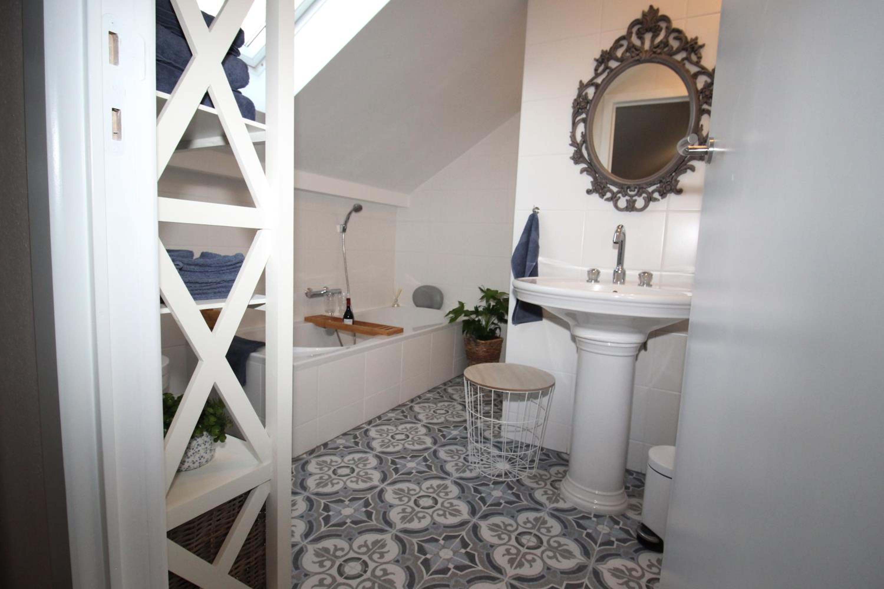 Deluxe Double Room with Bath photo 2