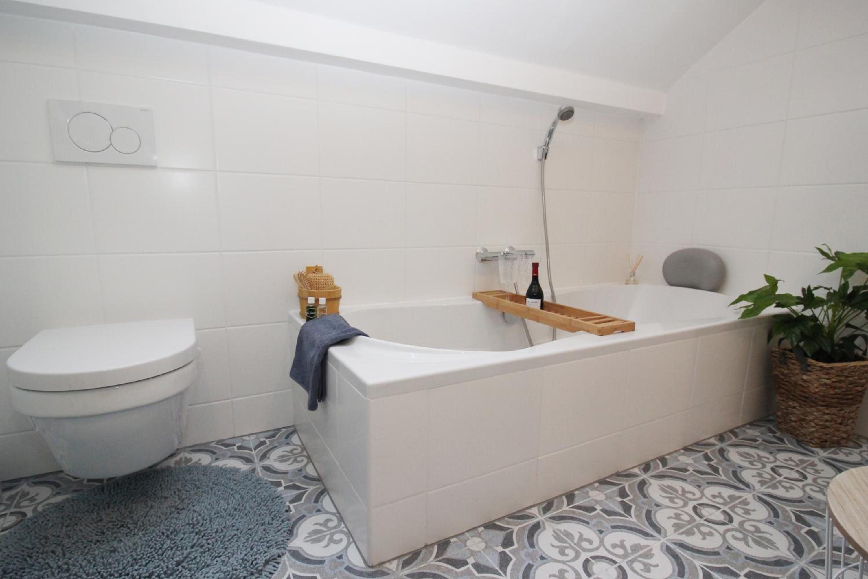 Deluxe Double Room with Bath photo 3