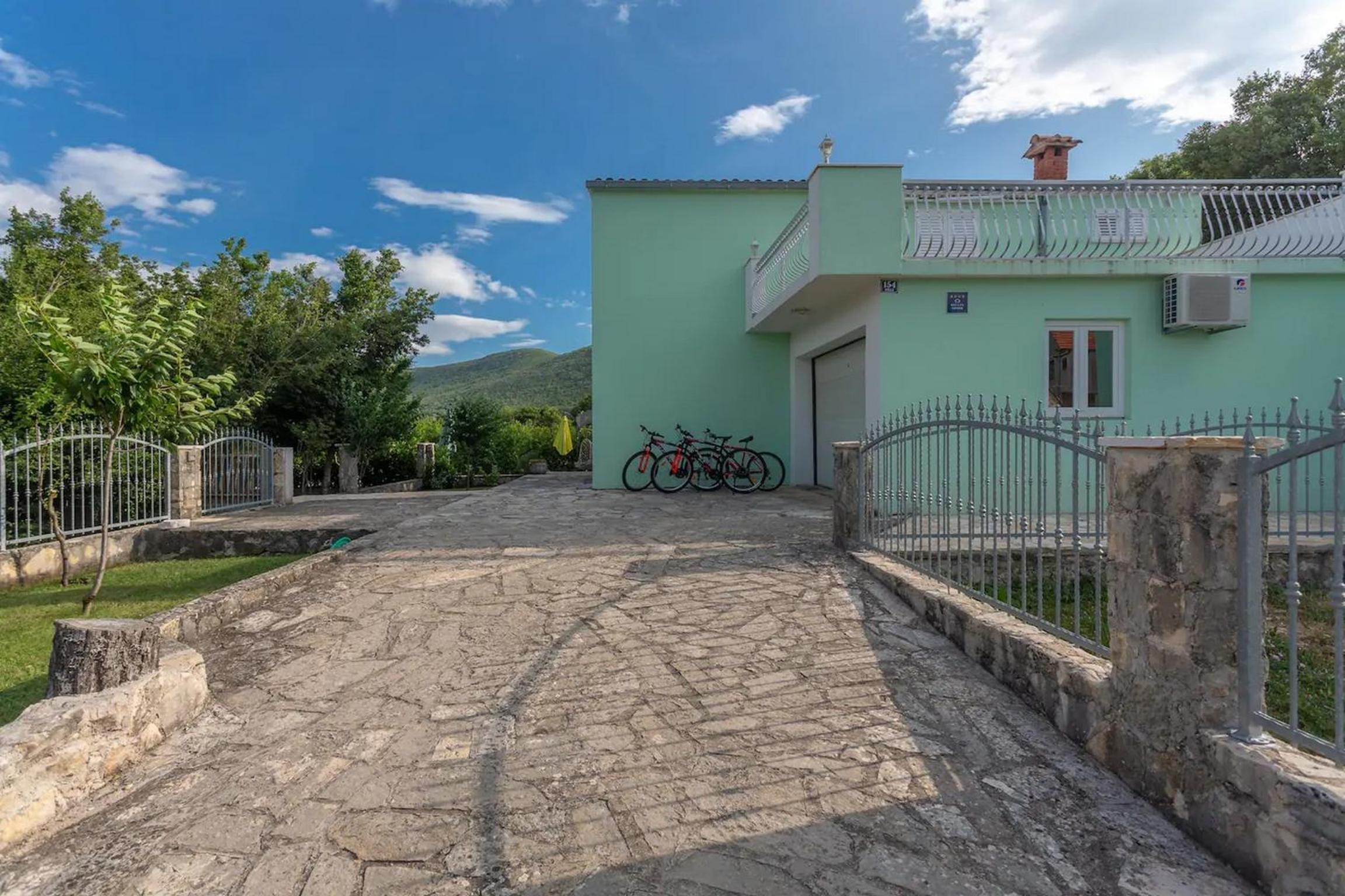 Four Bedroom Holiday Home  photo 2