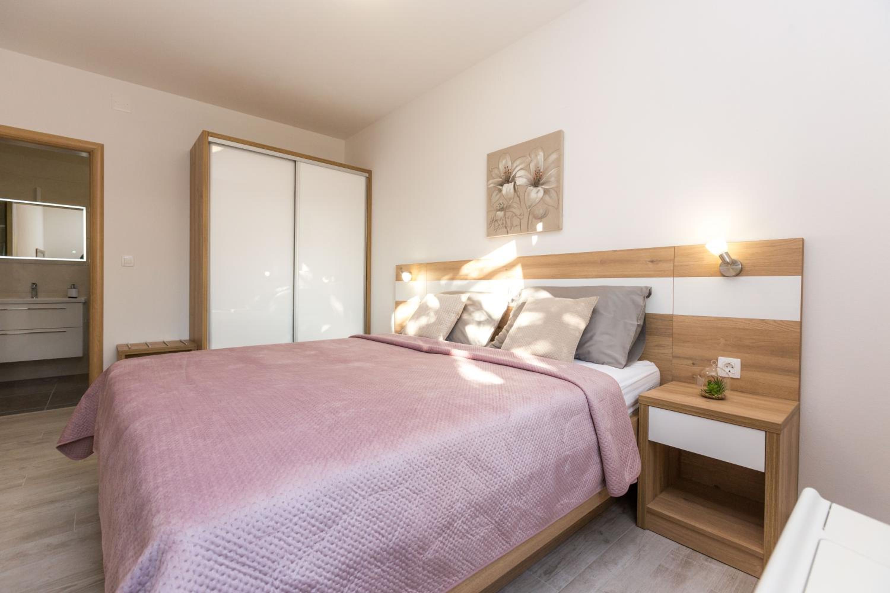 One-Bedroom Apartment with Balcony photo 3