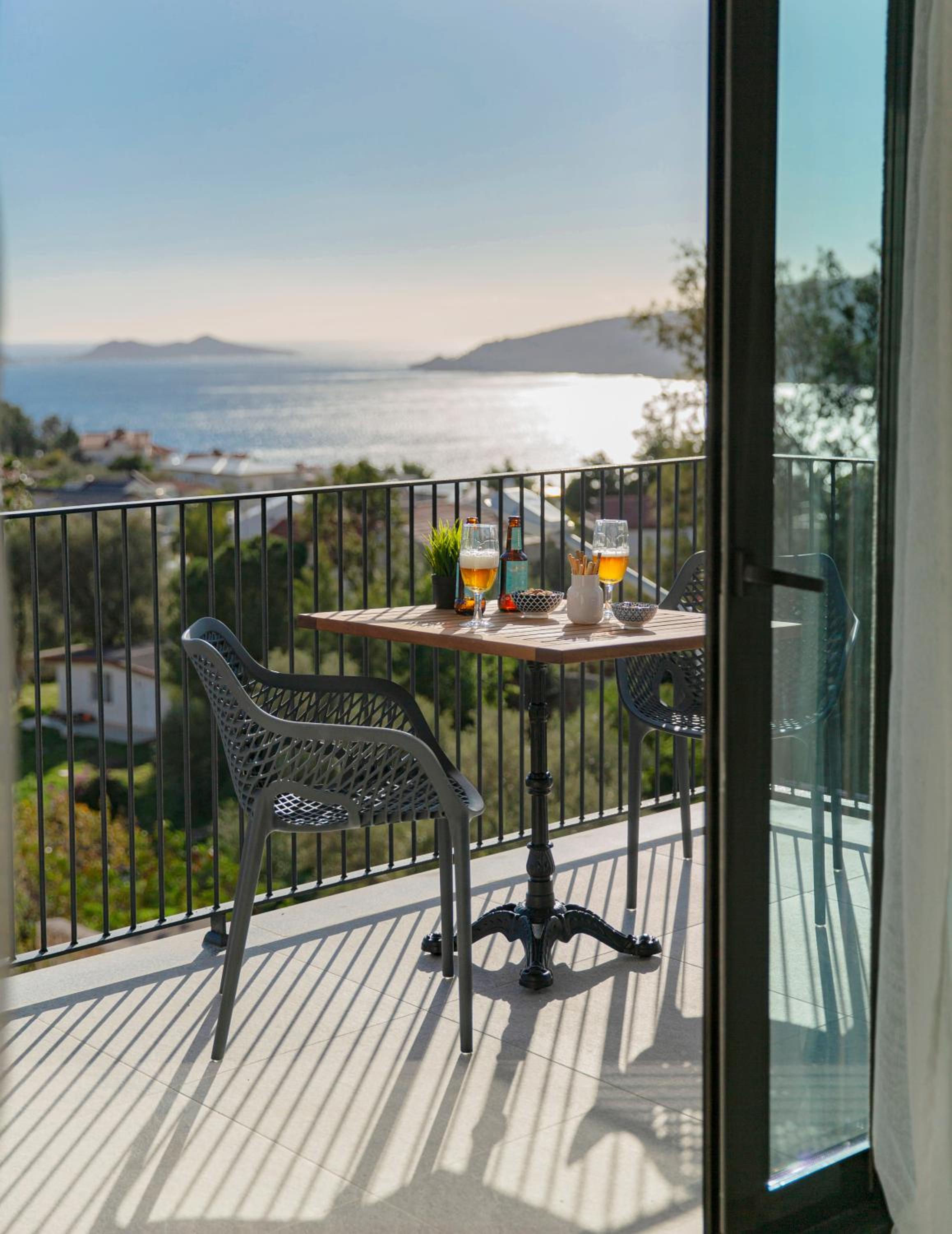 Deluxe Double Room with Sea View - Photo 2