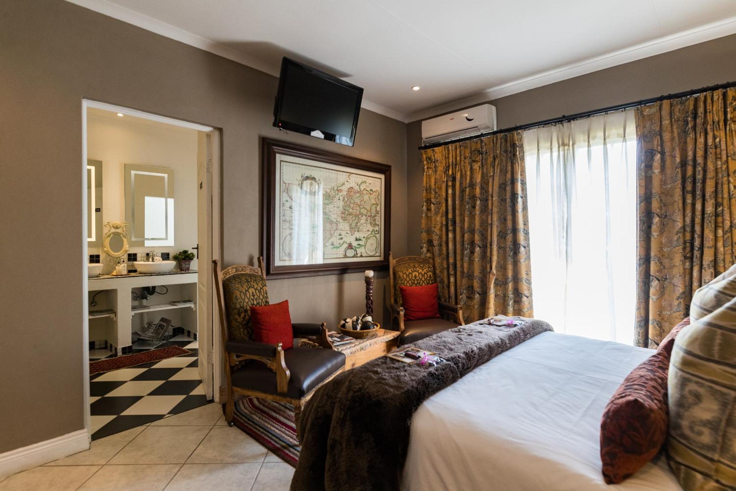 Luxury Suite with Bath and Shower photo 1