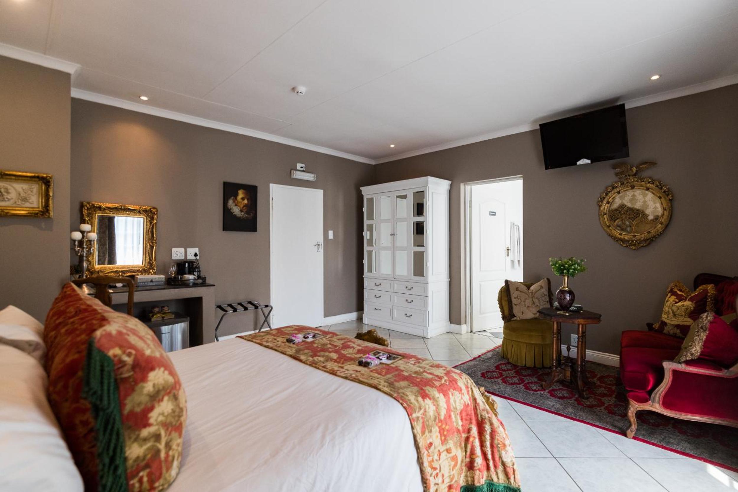 Luxury Suite with Bath and Shower photo 3