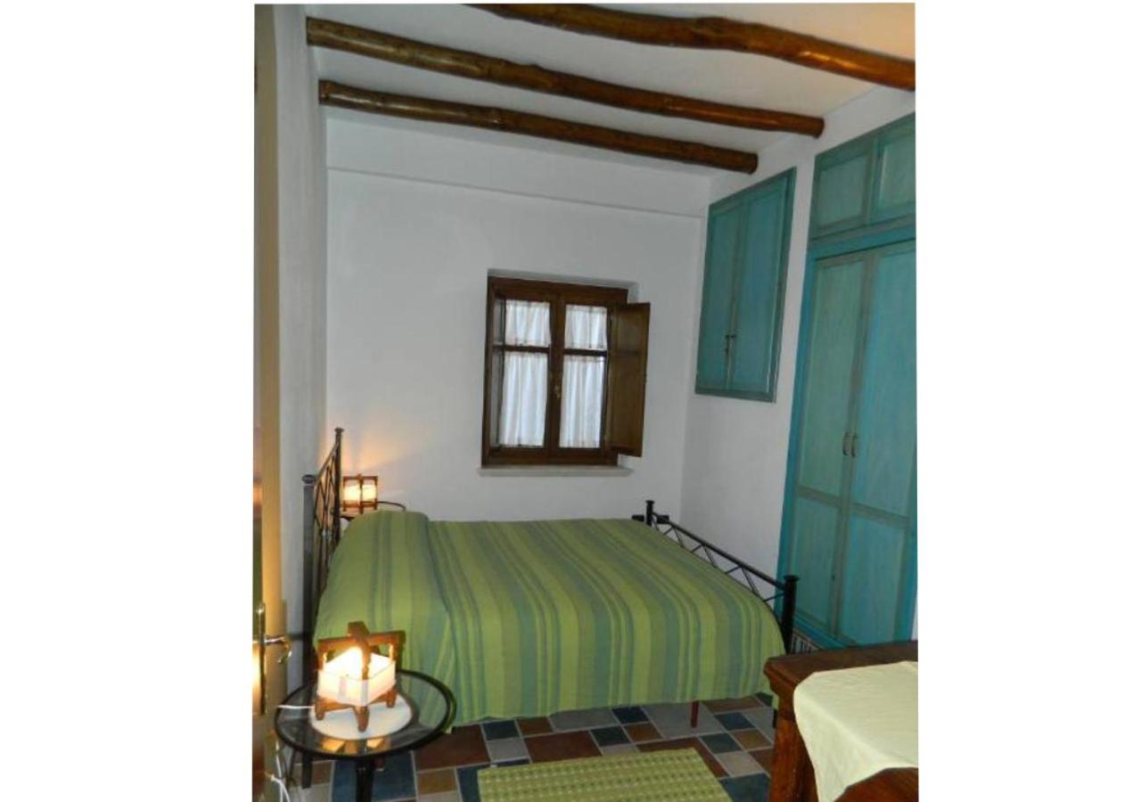 Three-Bedroom House photo 3