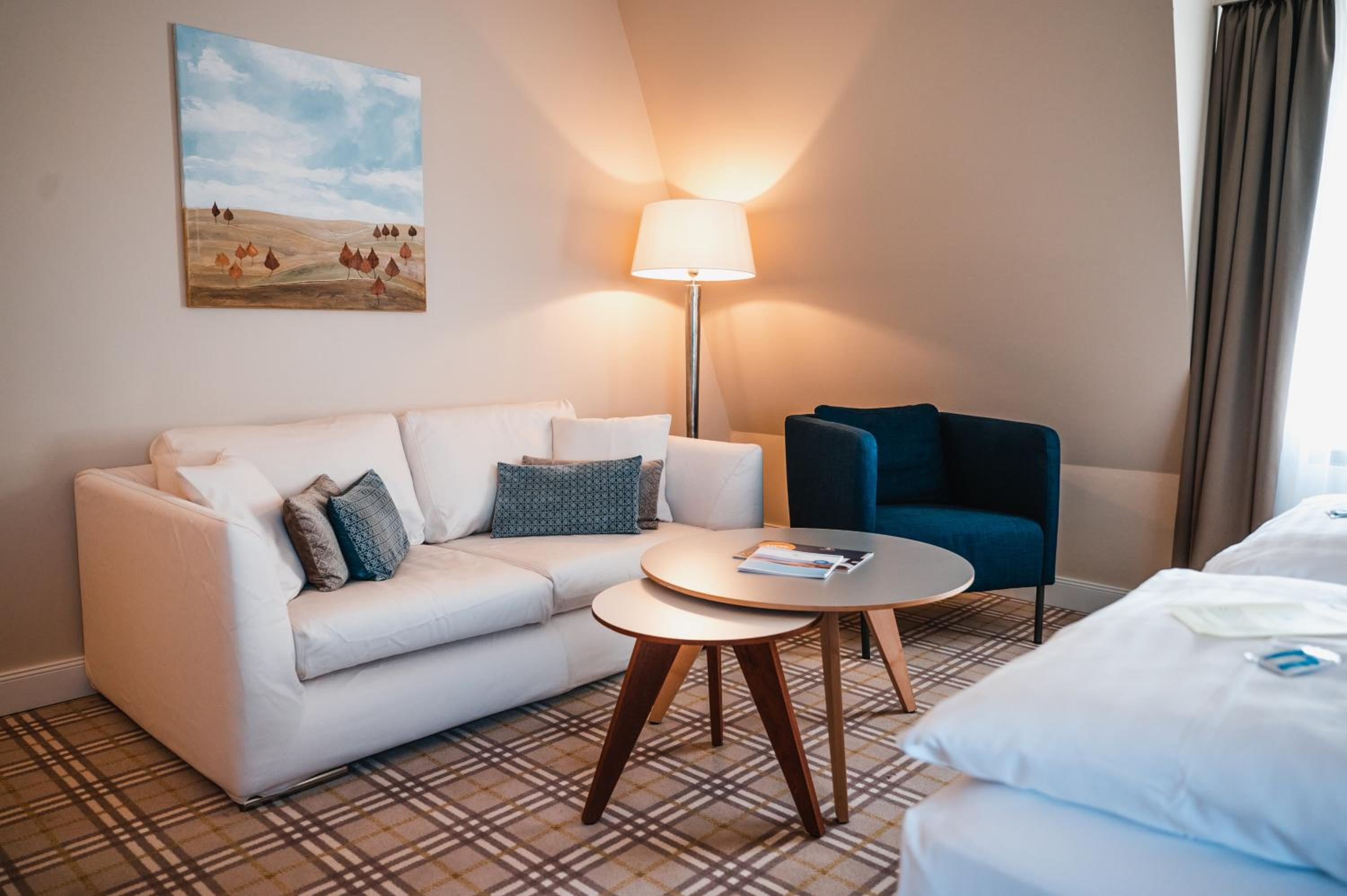 Suite residential example photo 3