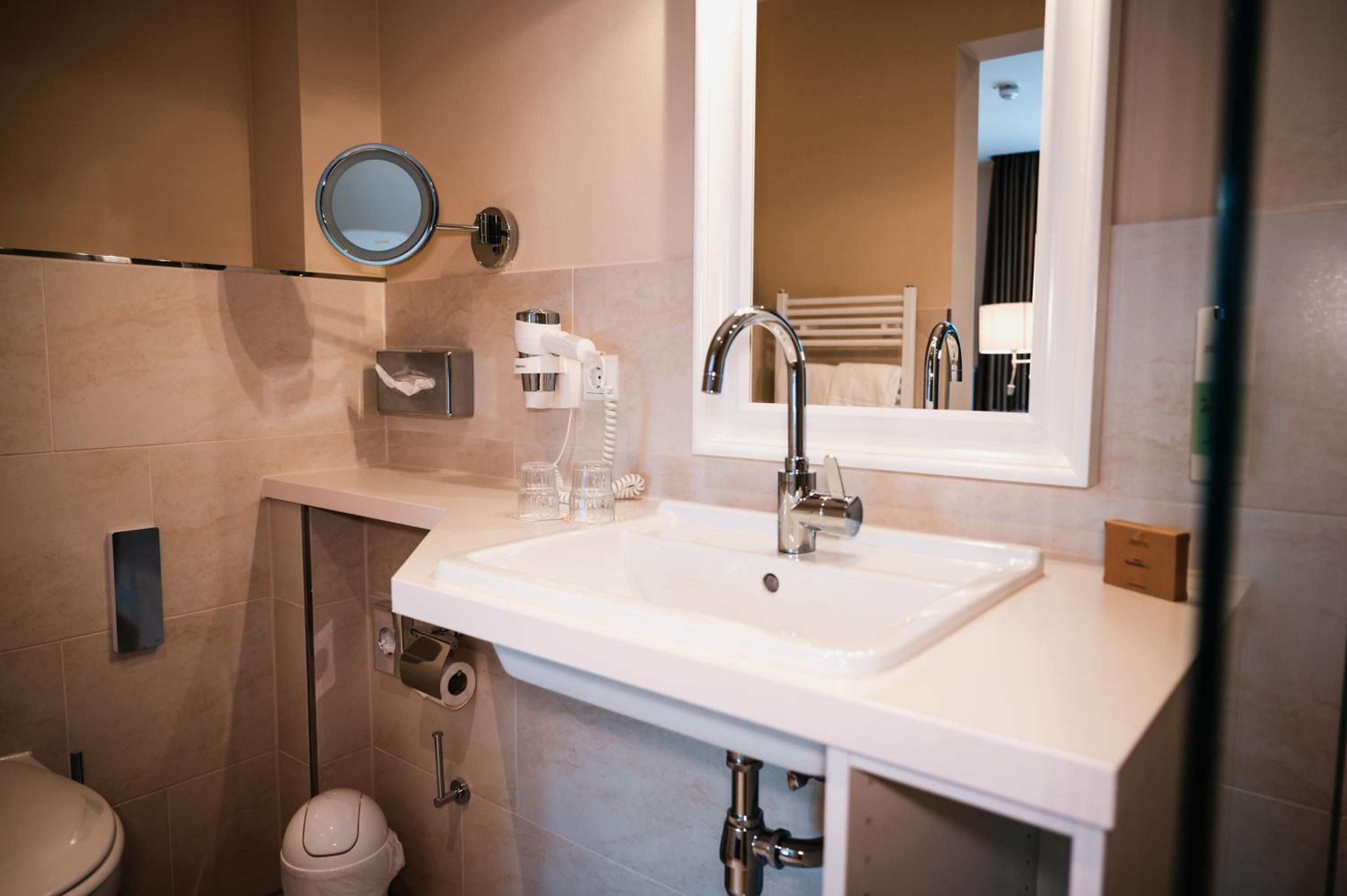 Junior Suite residential example photo 3