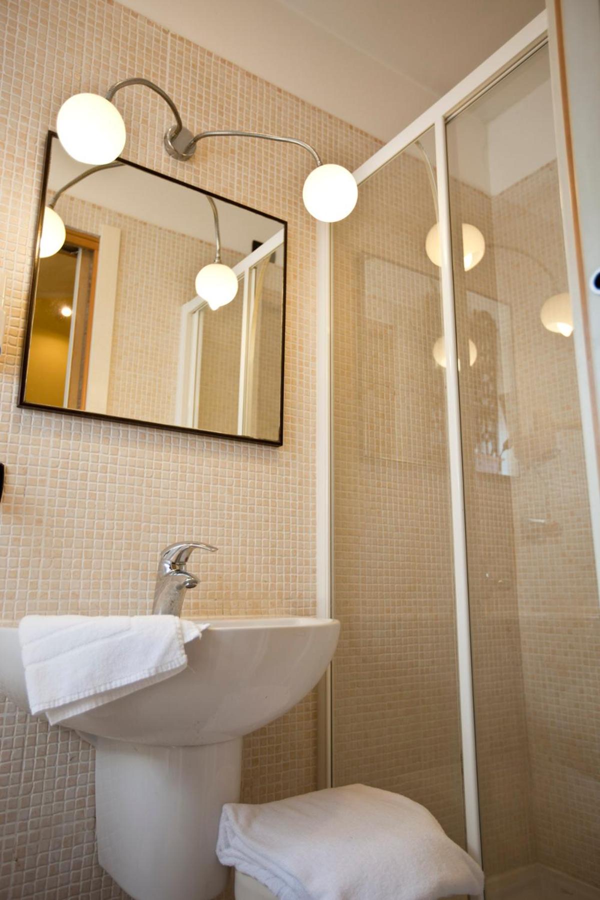 Superior Double or Twin Room photo 3