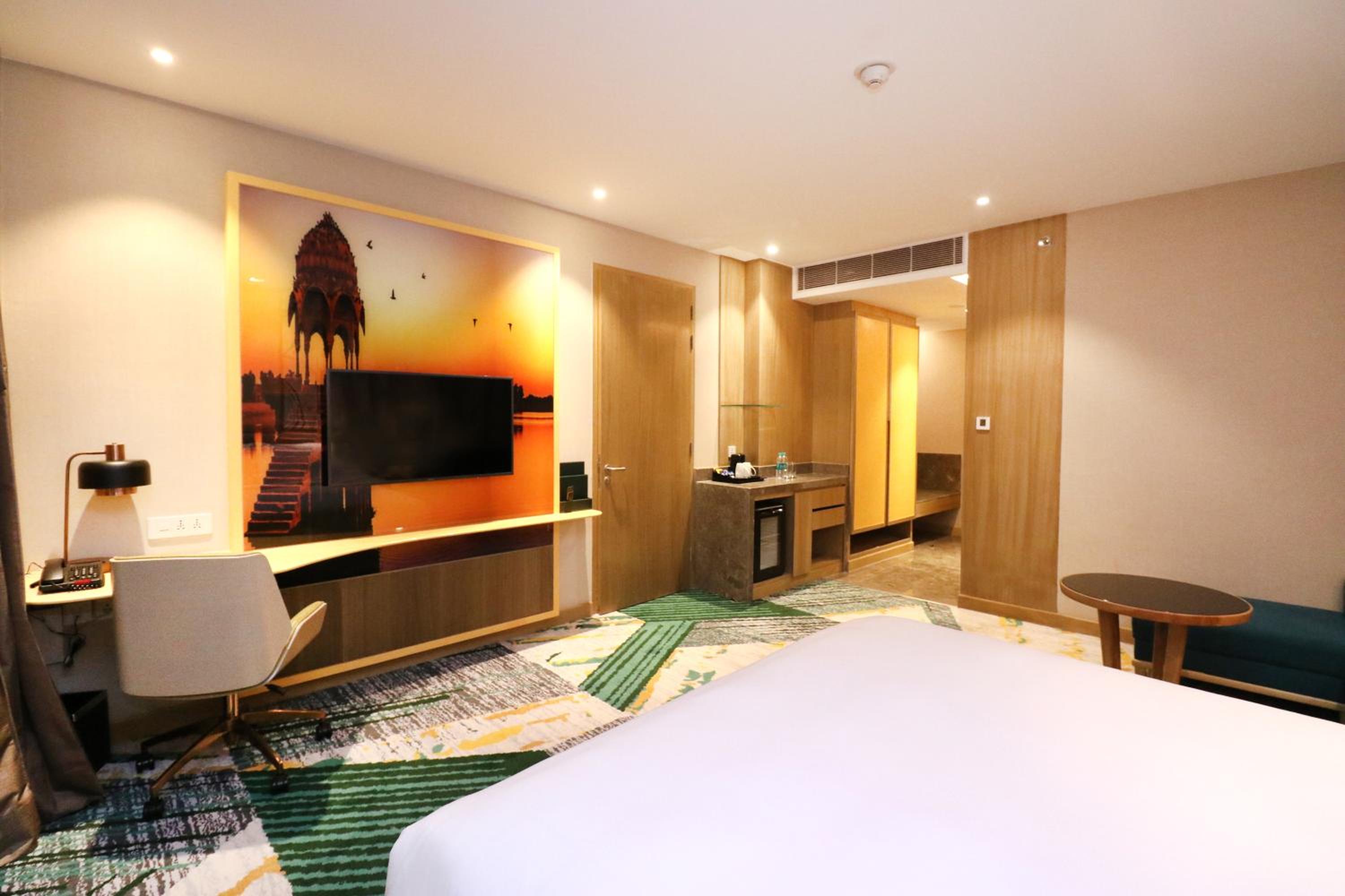 Premium King Room with 20% discount on Food And Soft Beverages and Laundry photo 1