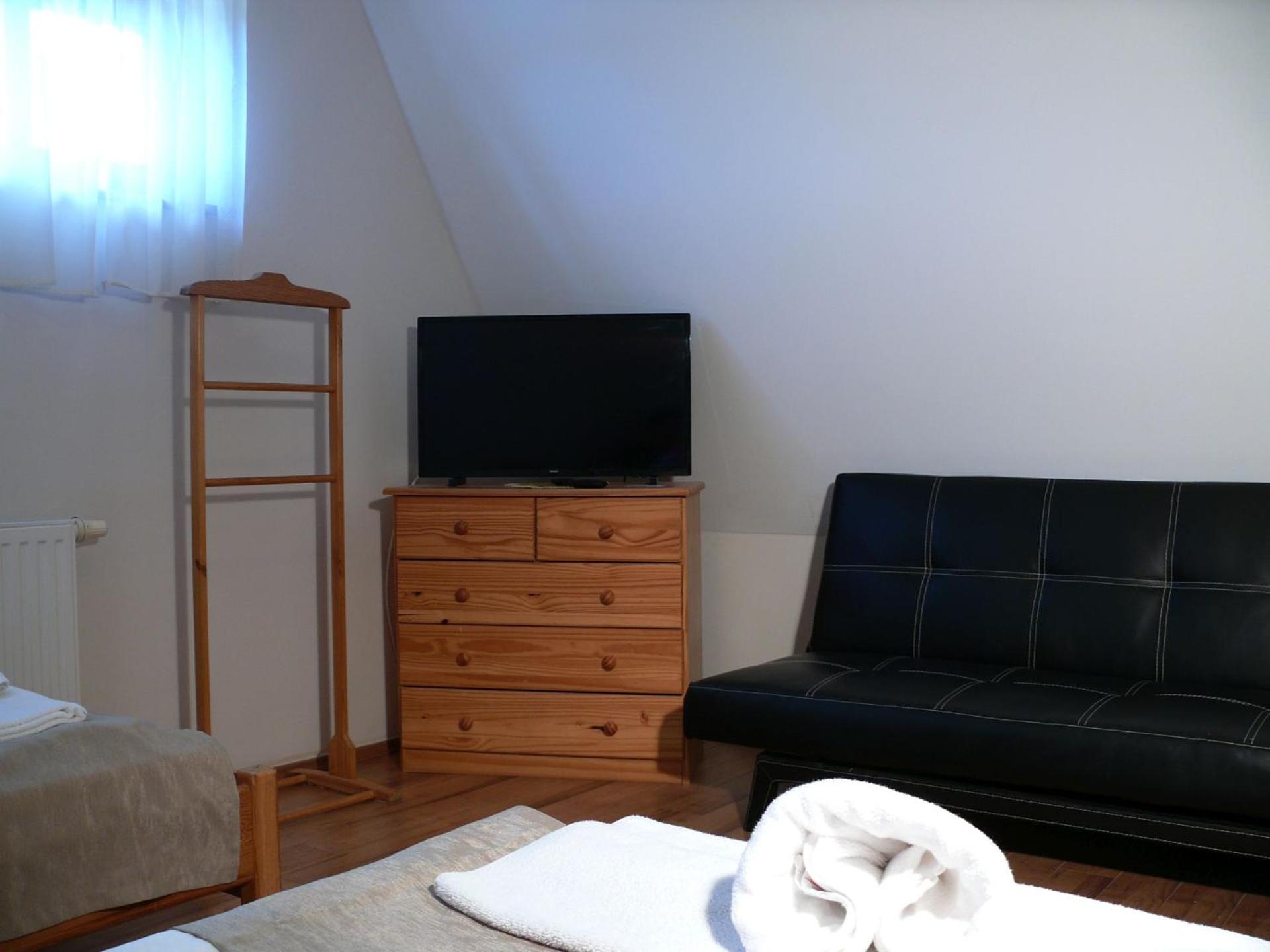 Standard Twin Room with Sofa photo 2