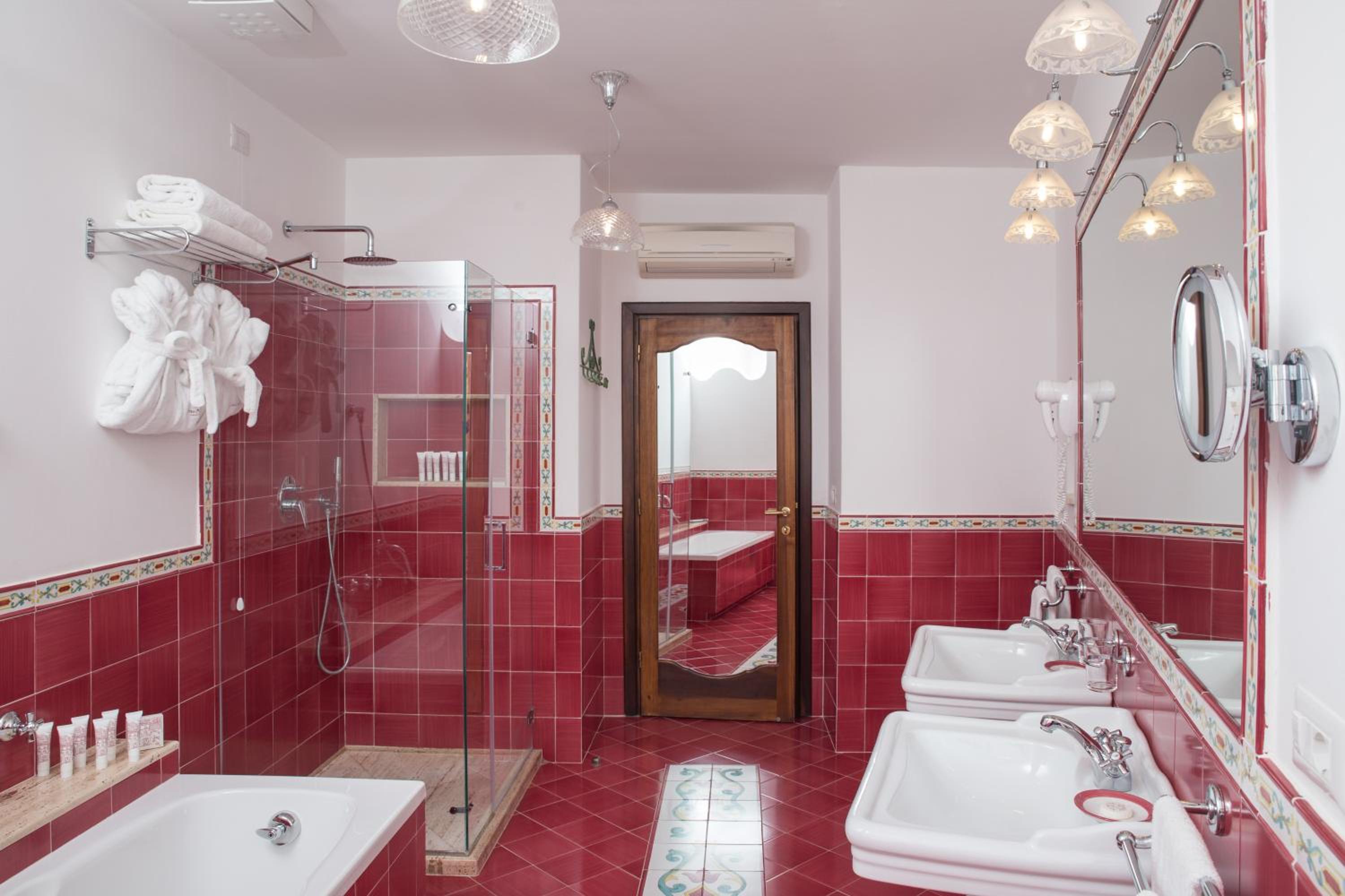 Large Suite with Terrace and Sea View - Photo 5
