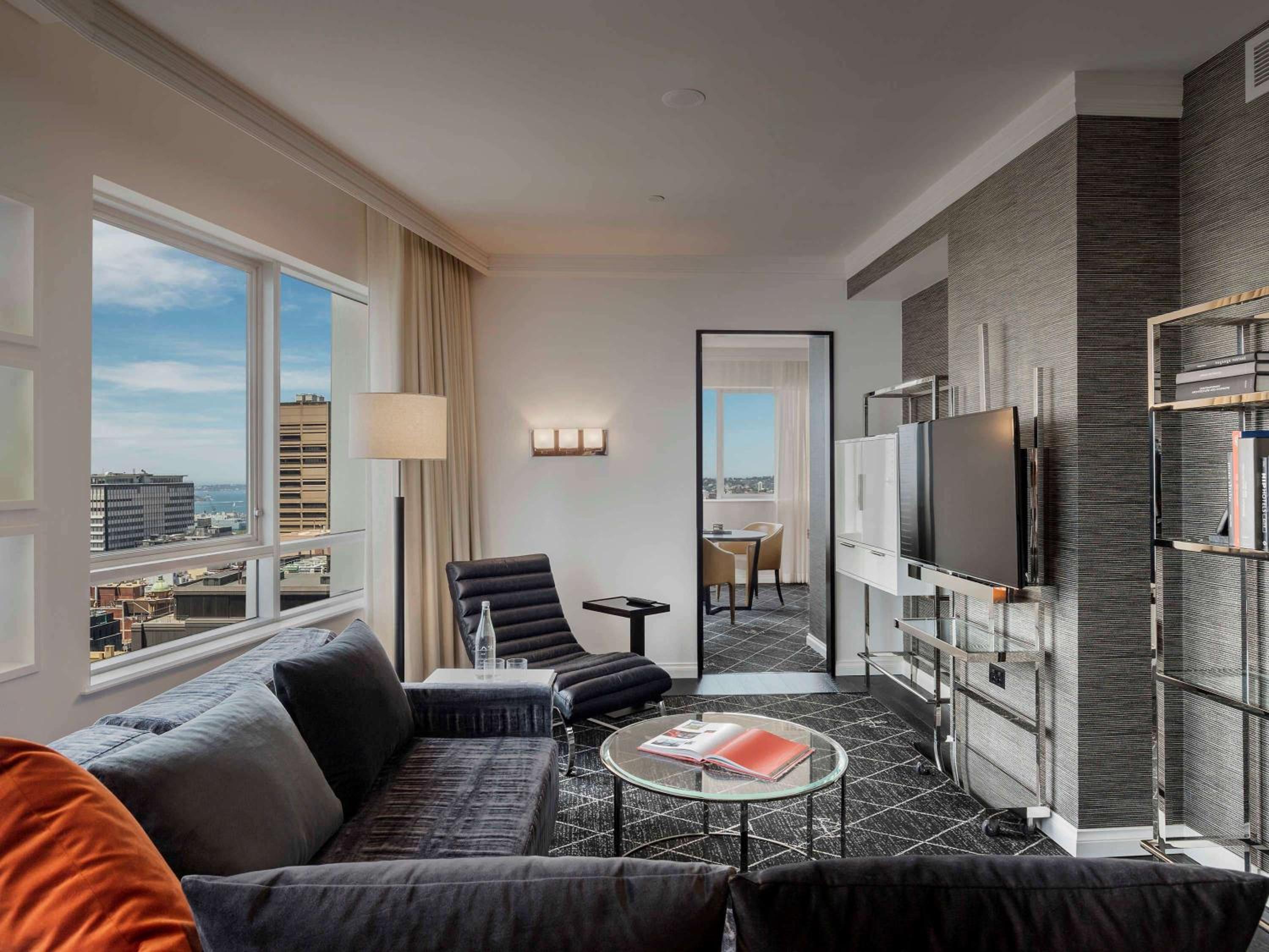 Suite with Club Floor Access - High Floor