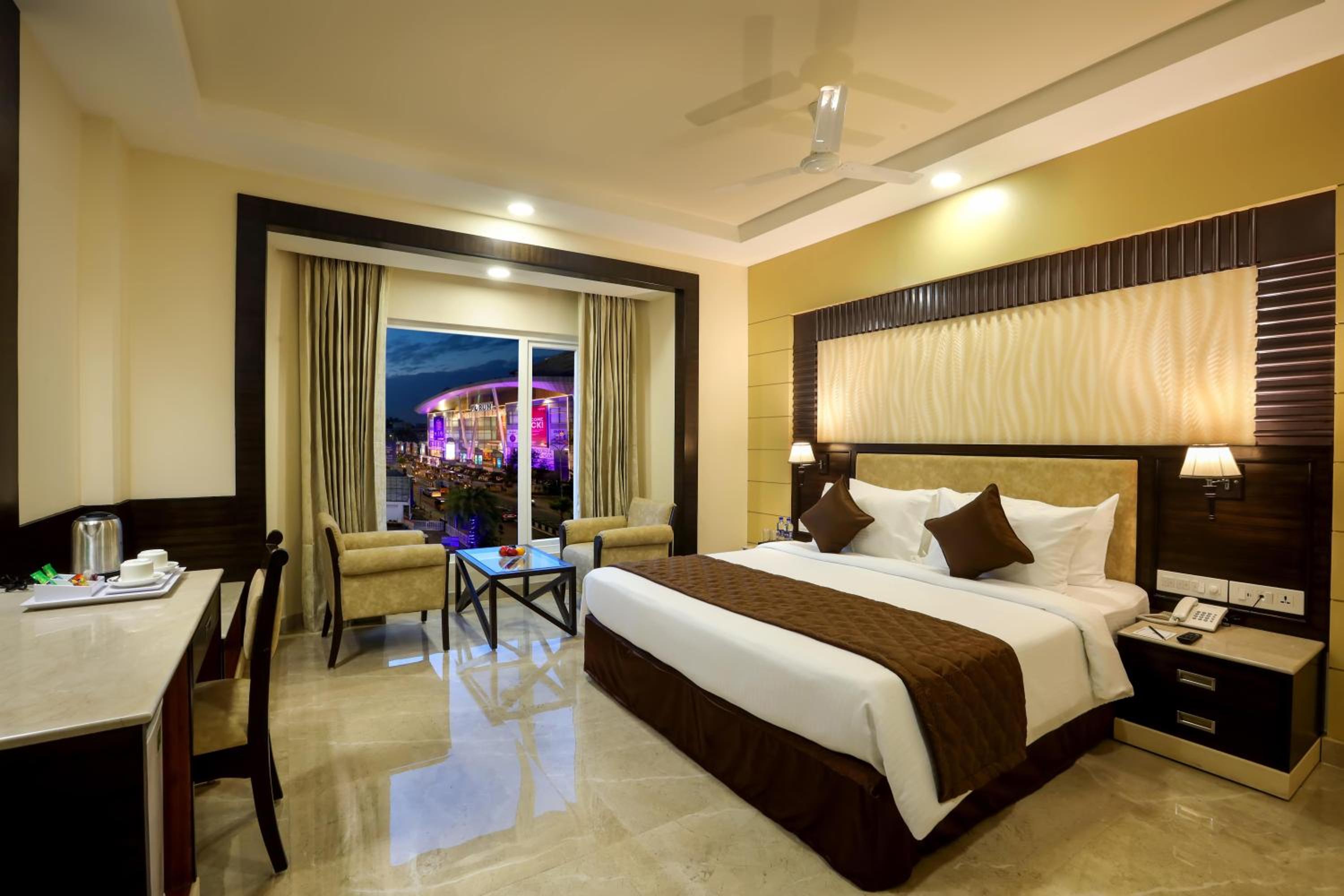 Deluxe King Room - Photo 1