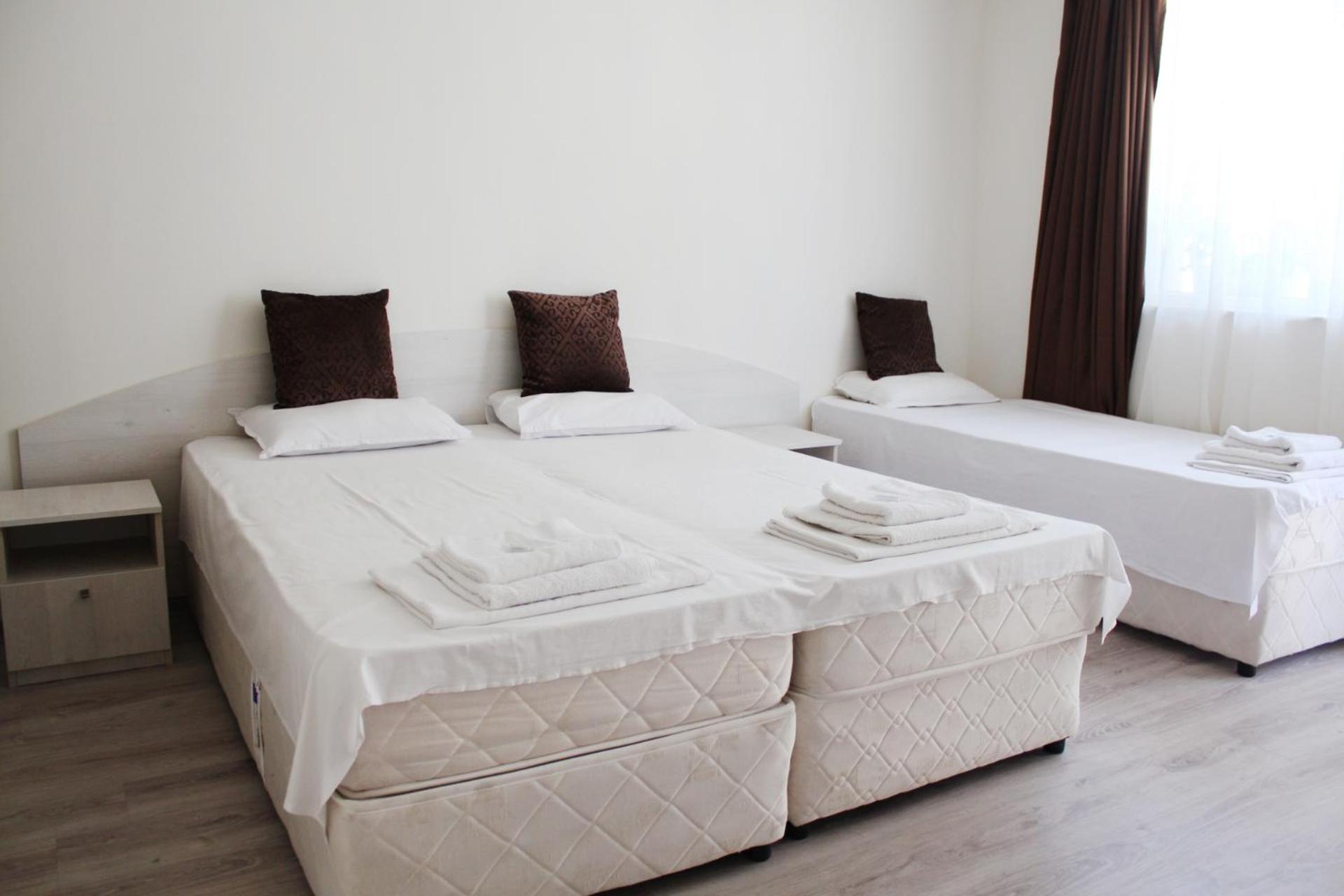 Economy Triple Room