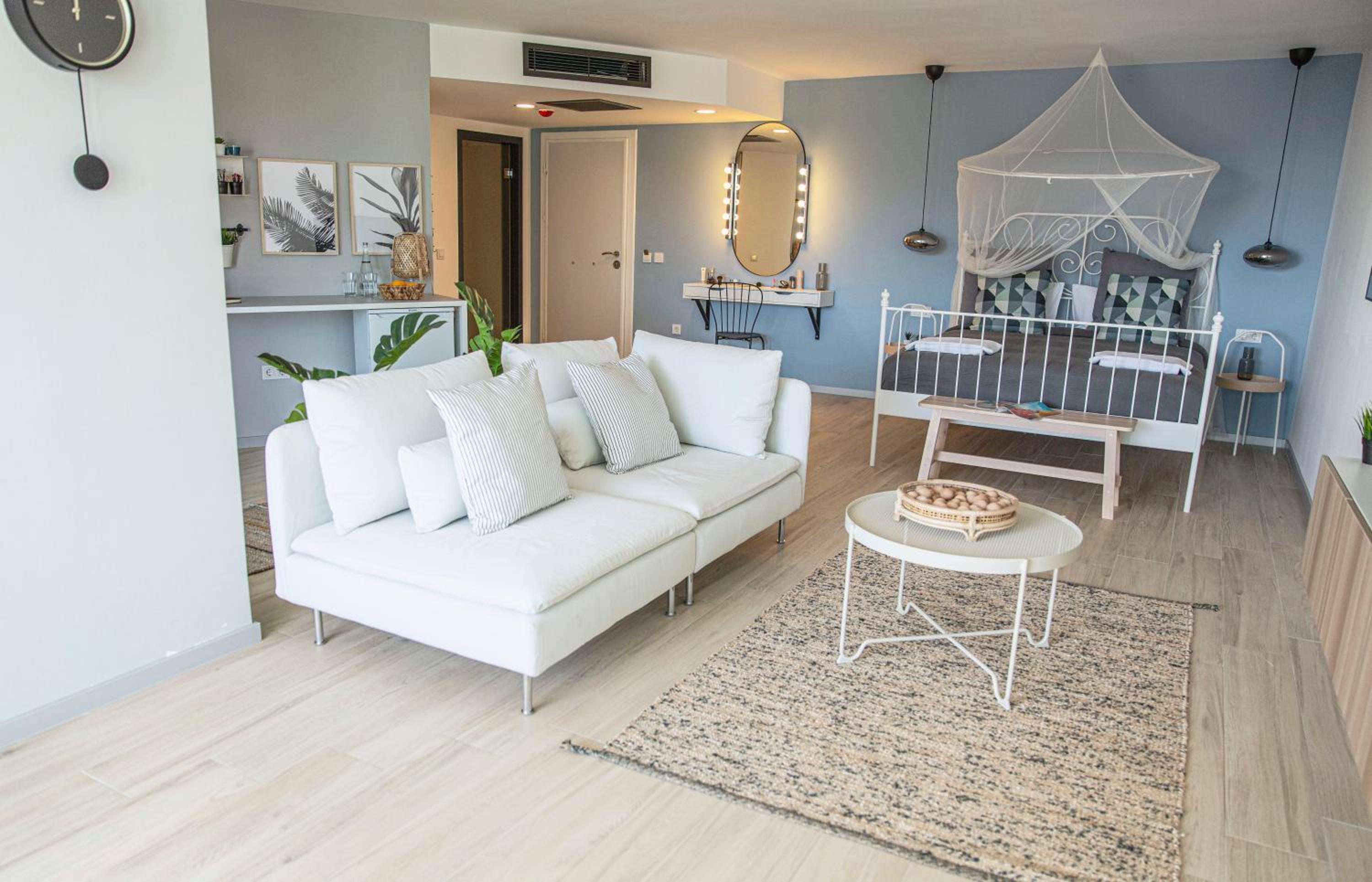 King Suite with Sea View - Photo 12