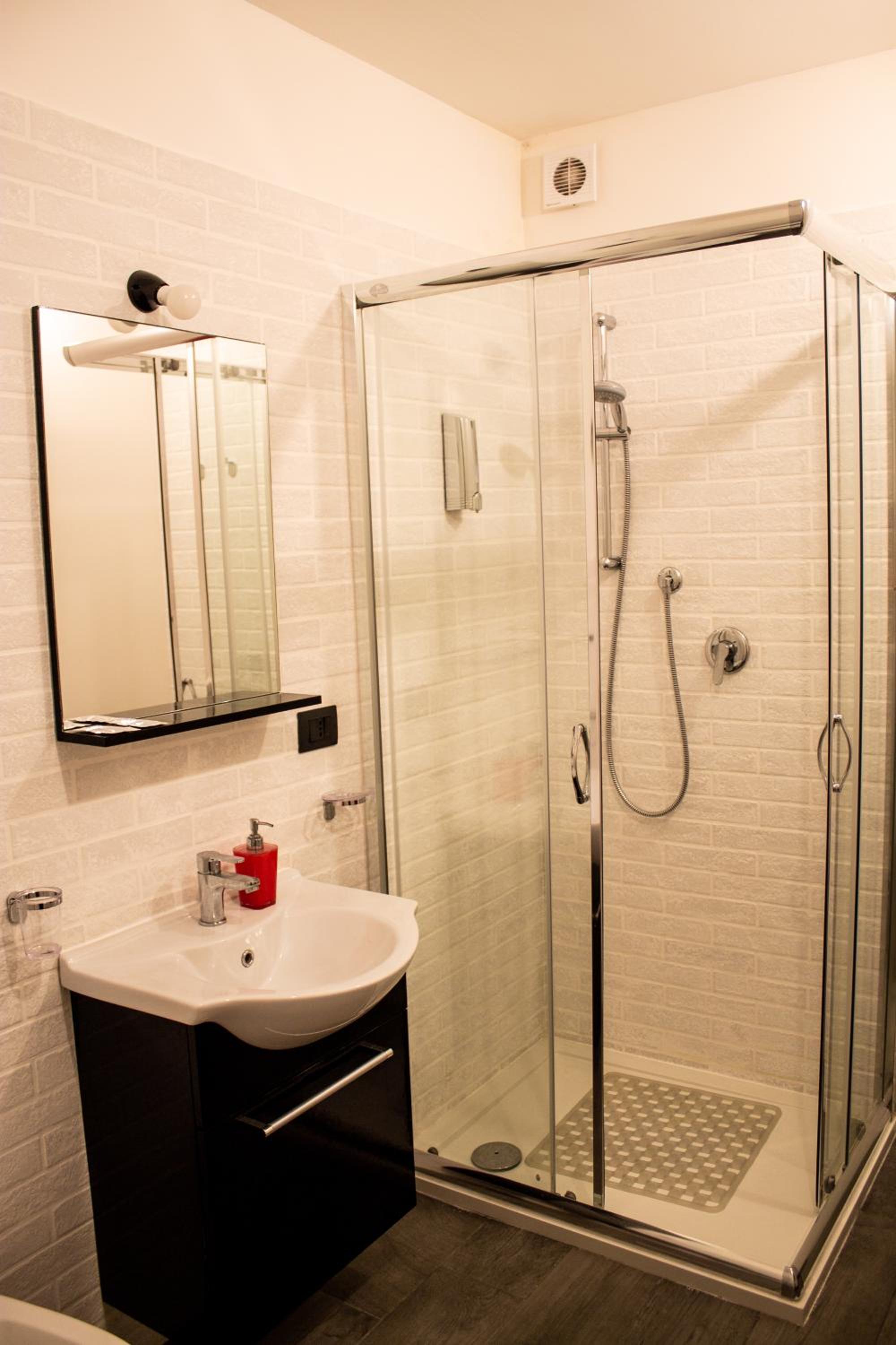 Deluxe Room - Photo 10