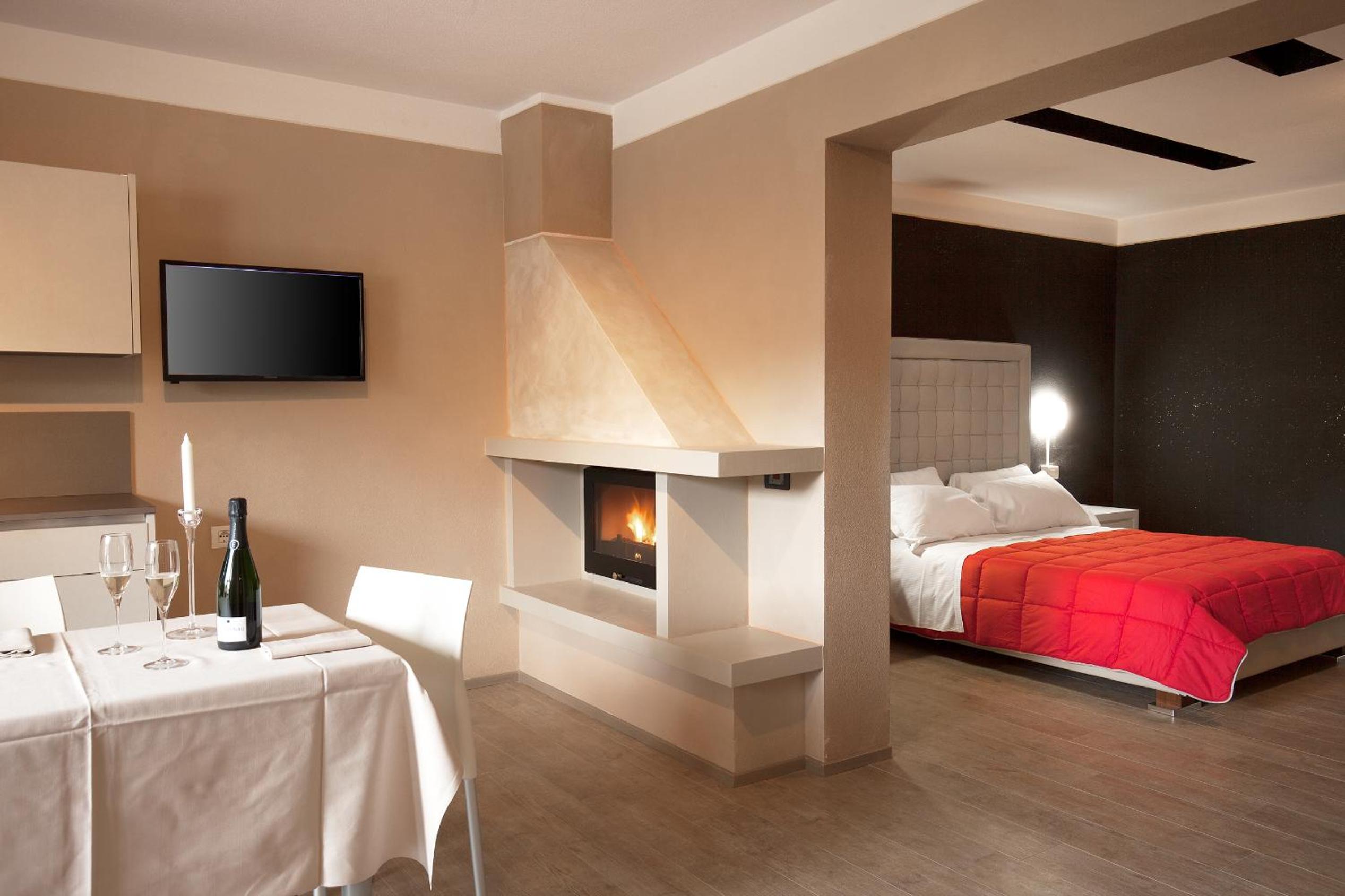 Queen Suite with Spa Bath photo 1