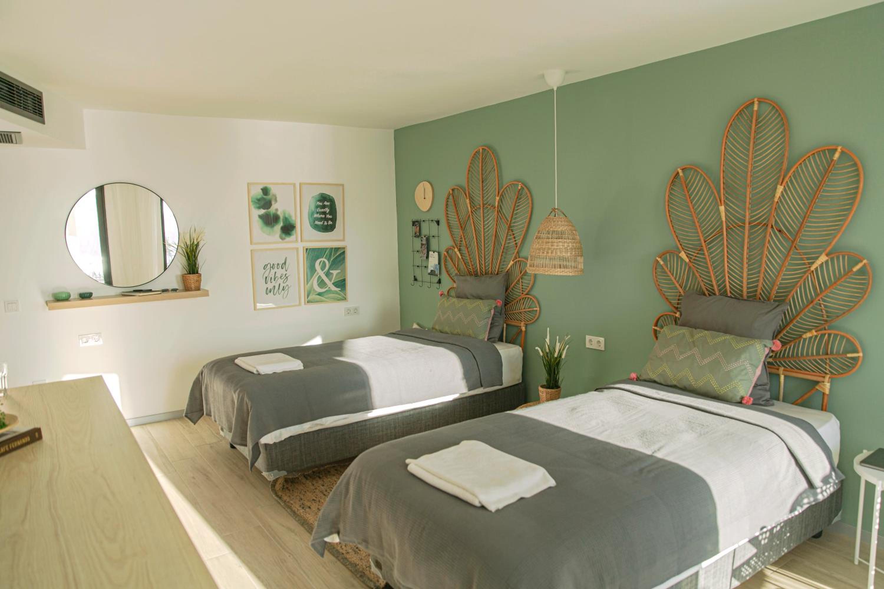 Twin Room with Sea View - Photo 7