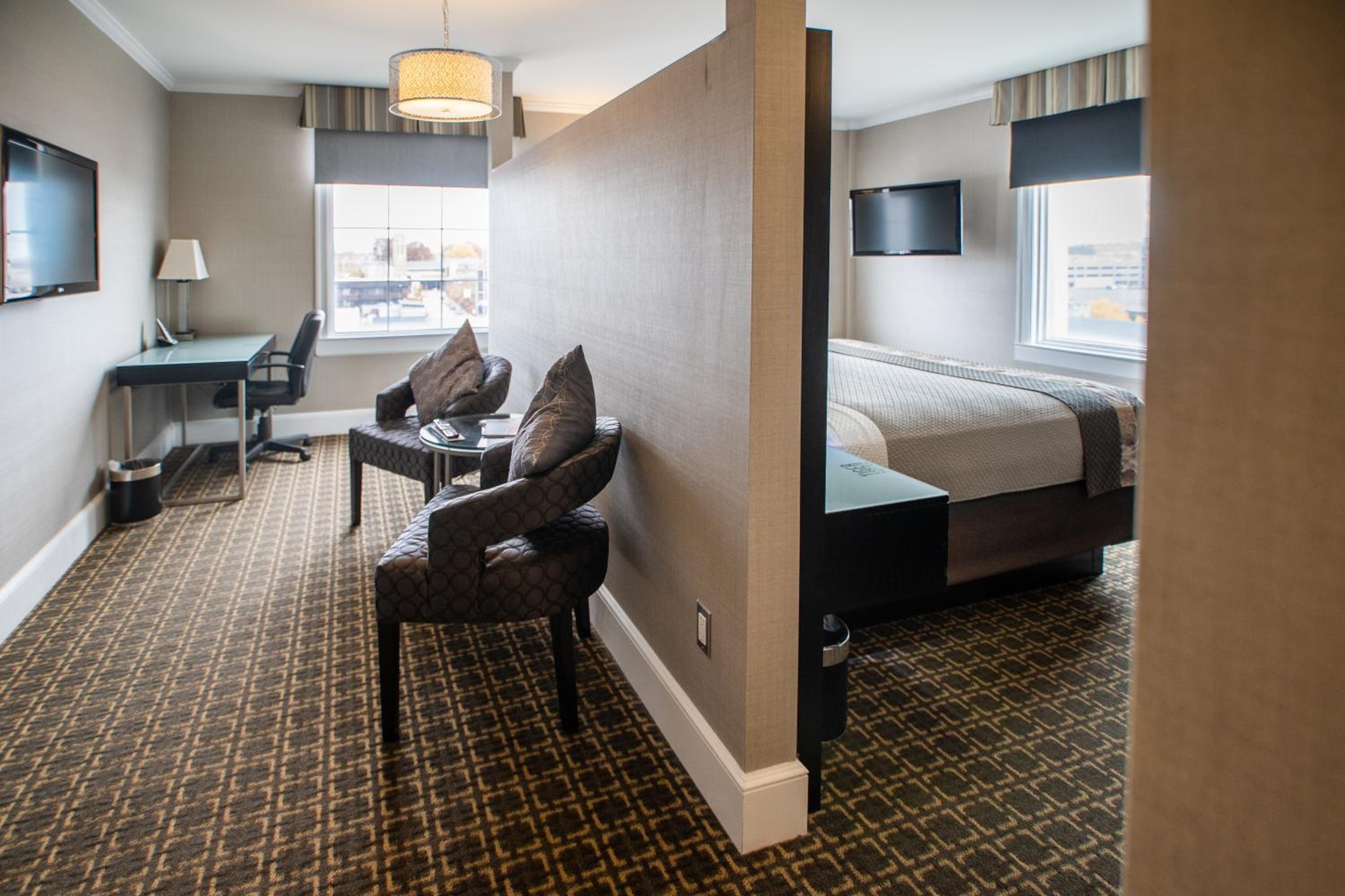 King Suite with Mobility Accessible Transfer Shower - Photo 1