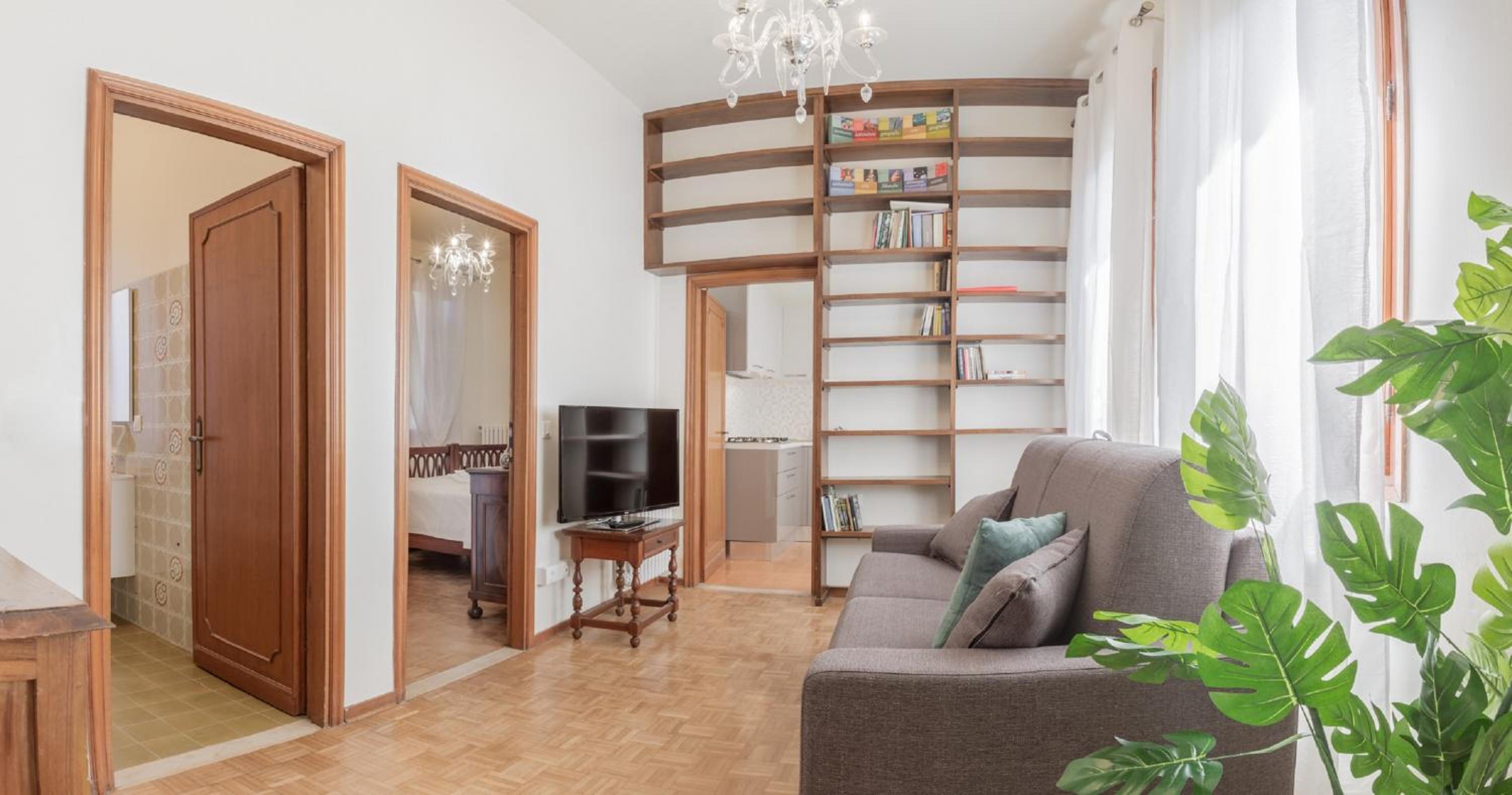 Apartment with Small Indoor Balcony photo 3