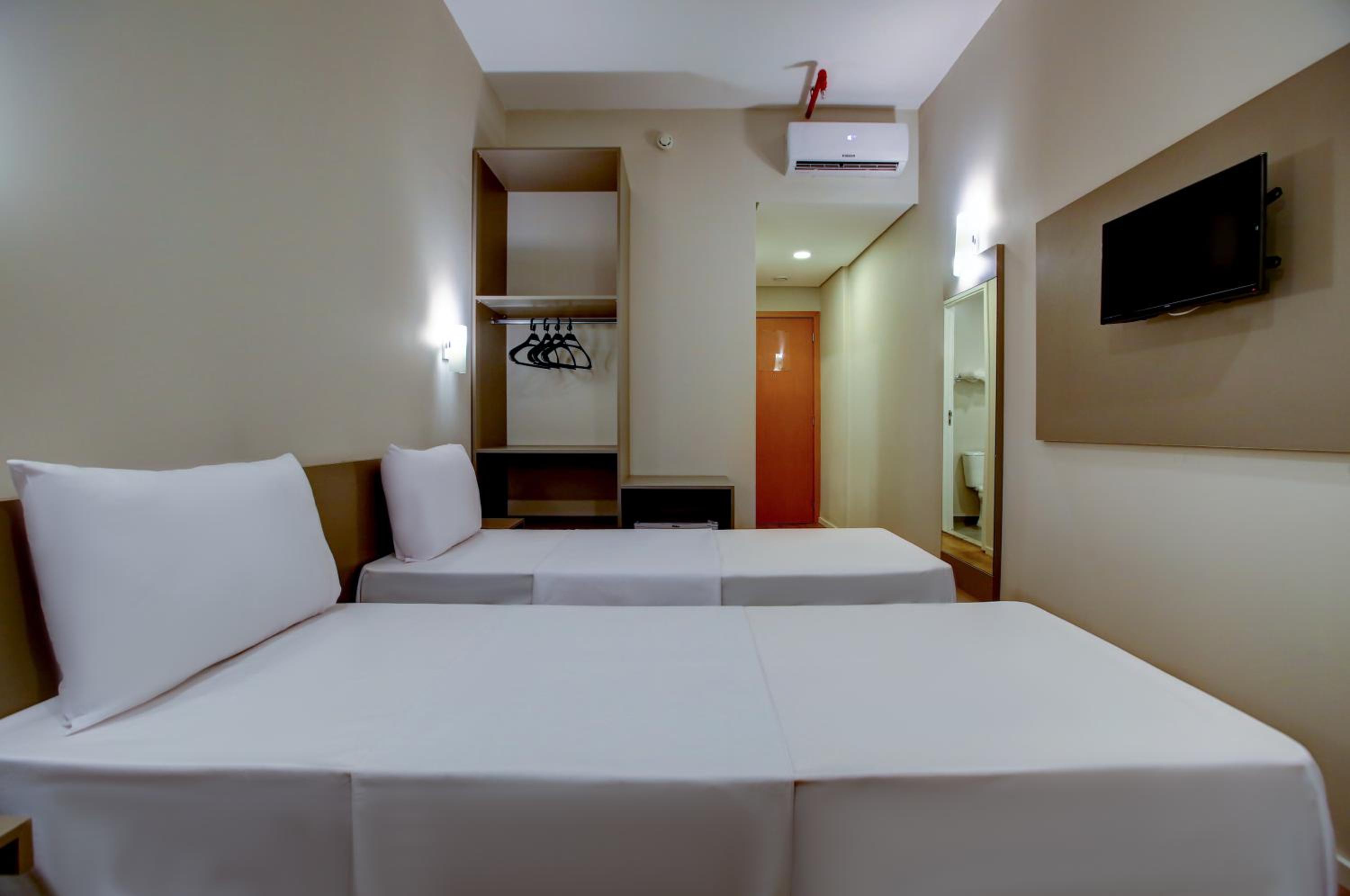 Standard Twin Room - Photo 1