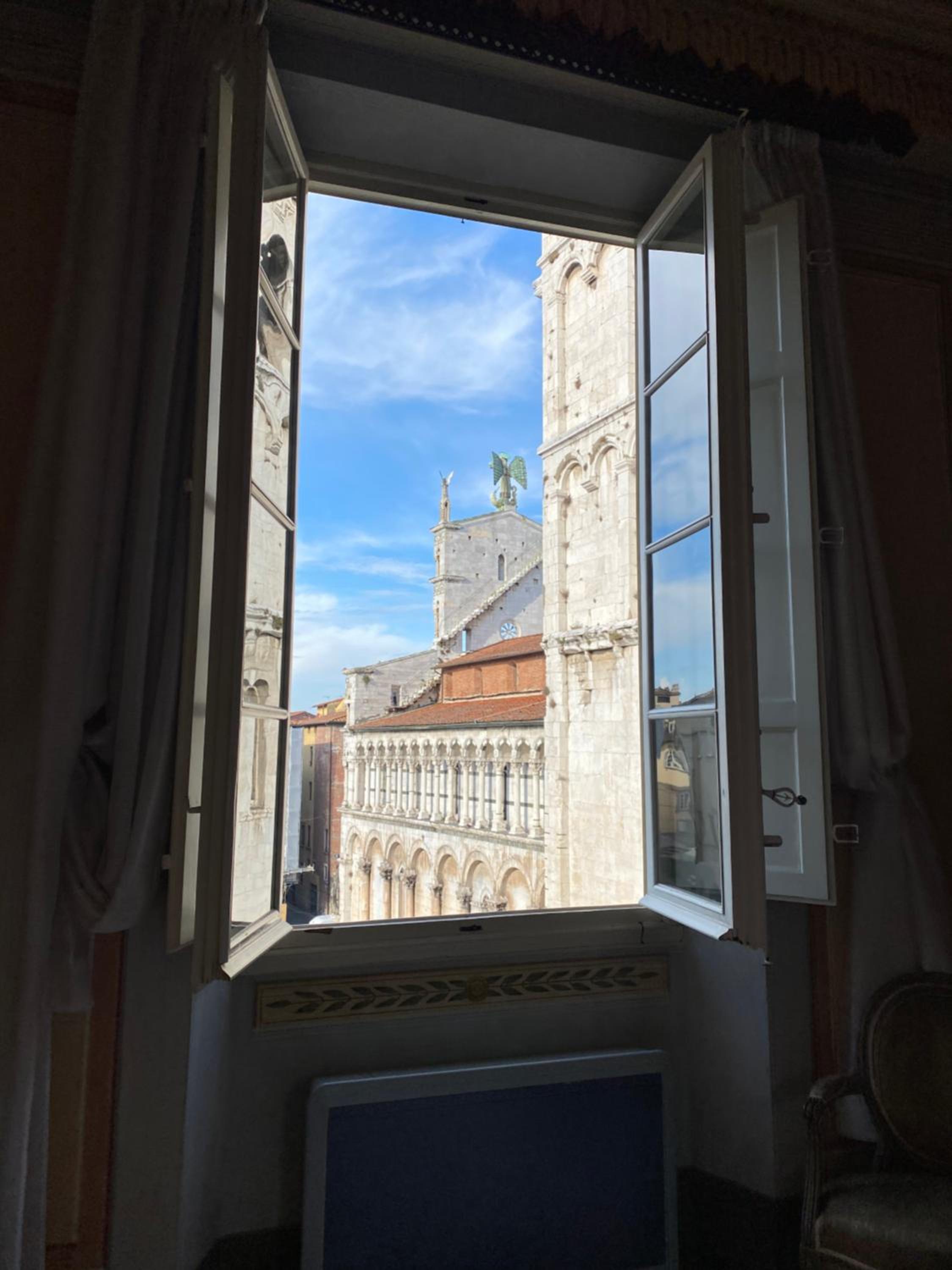 Suite with City View - Photo 10