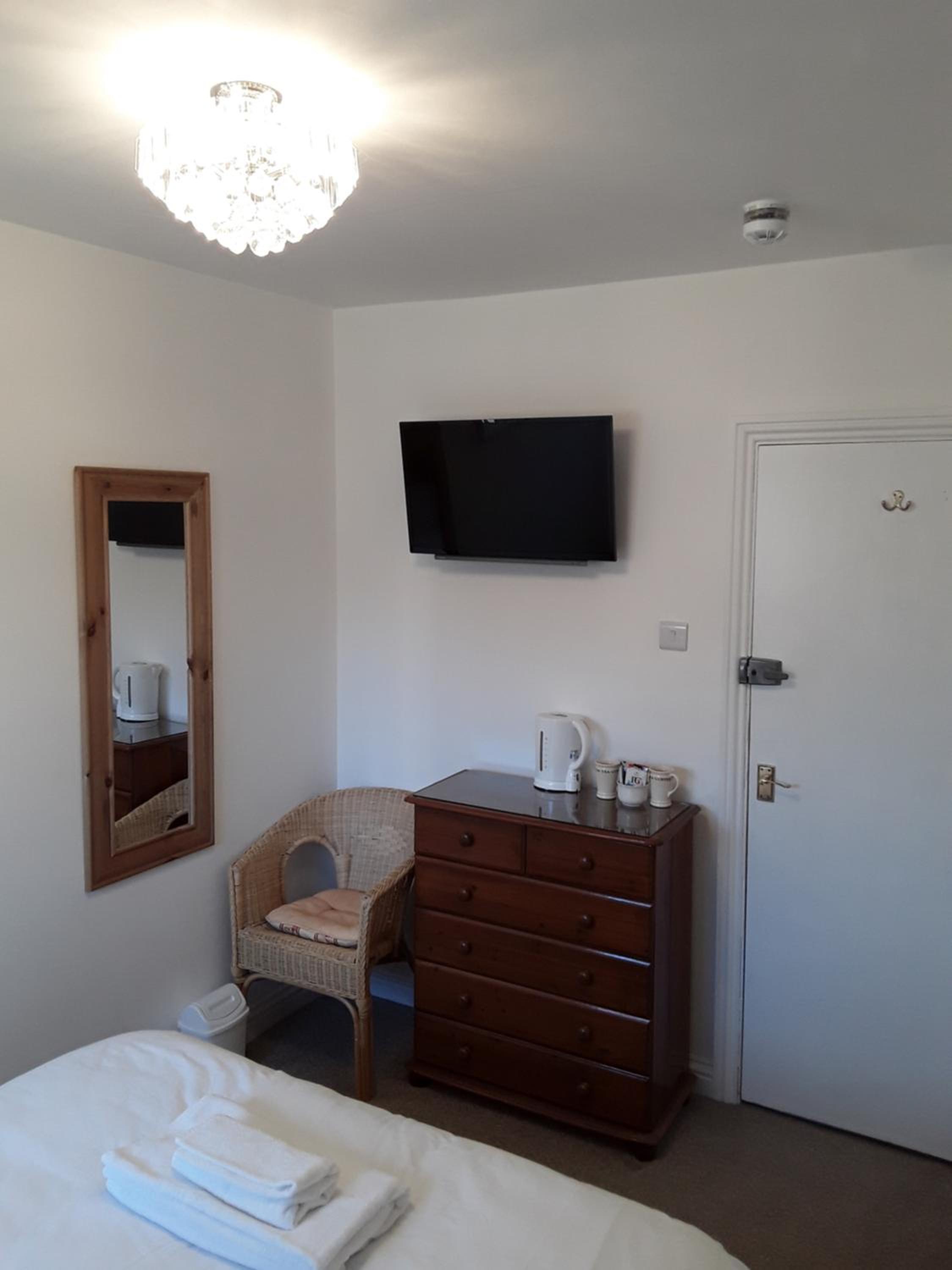 Double Room with Private Bathroom - Photo 2