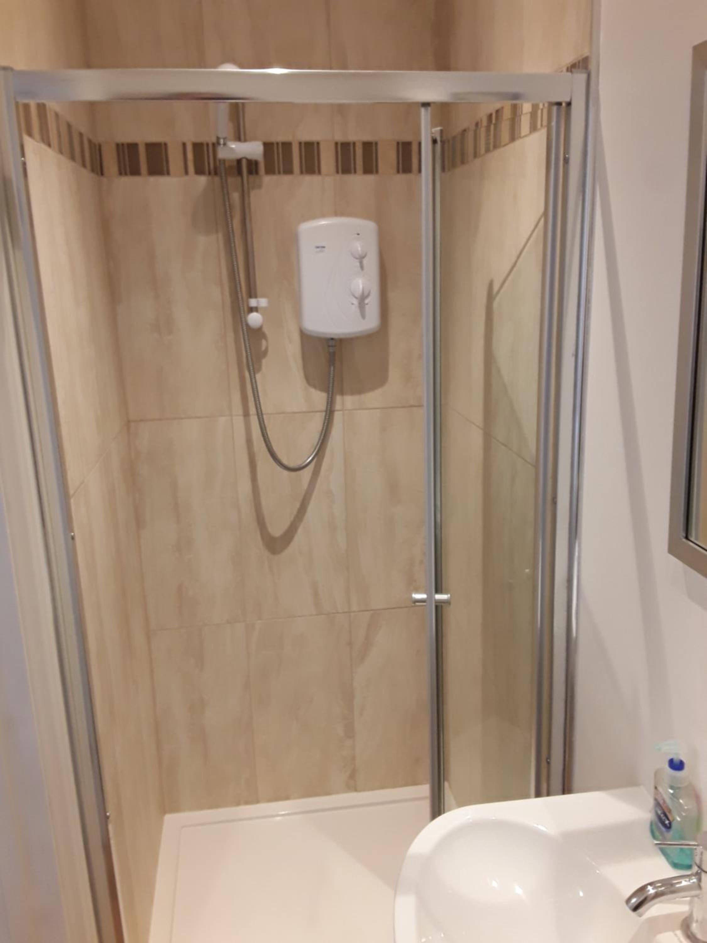 Double Room with Private Bathroom - Photo 4
