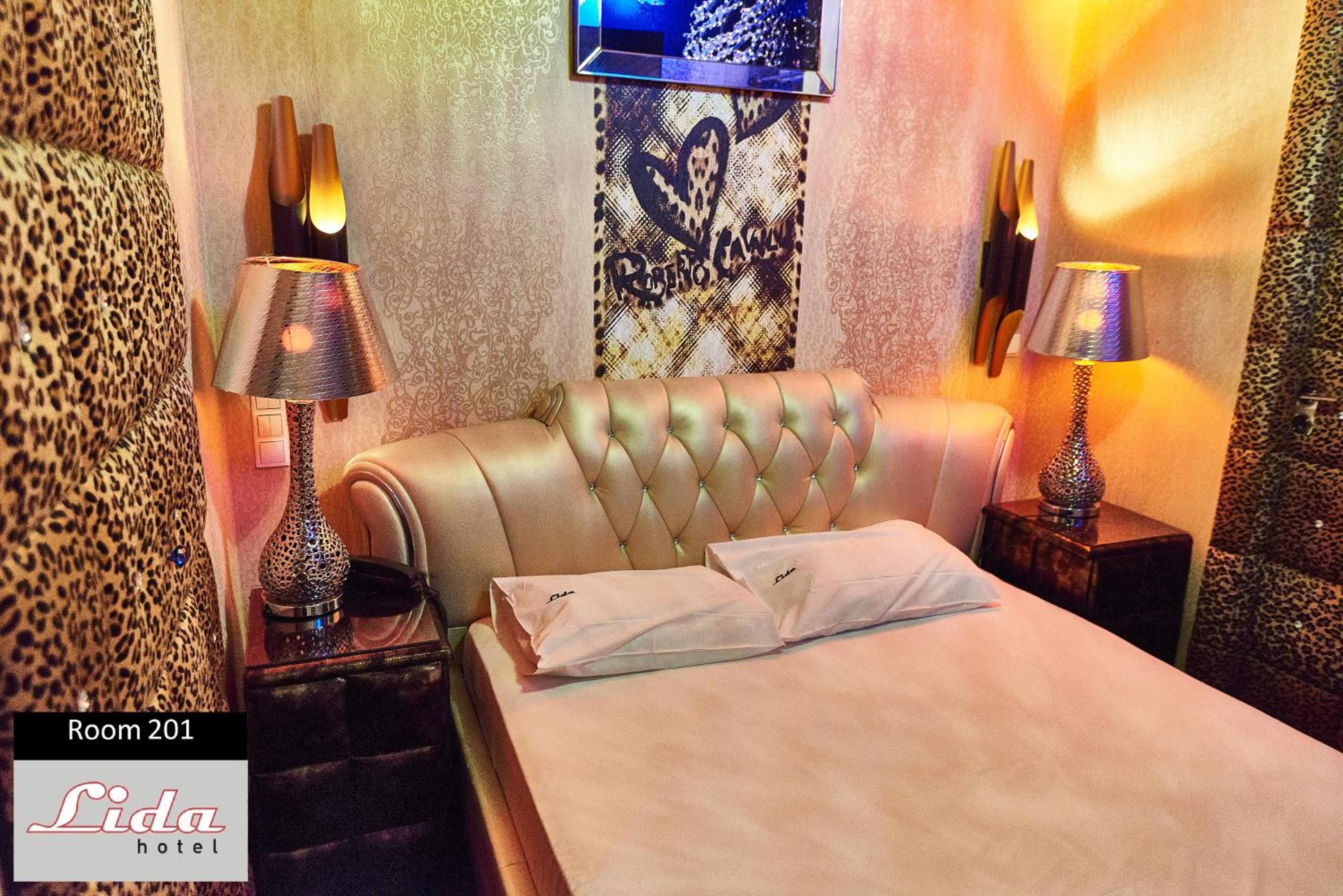 Deluxe Double Room with Shower photo 3