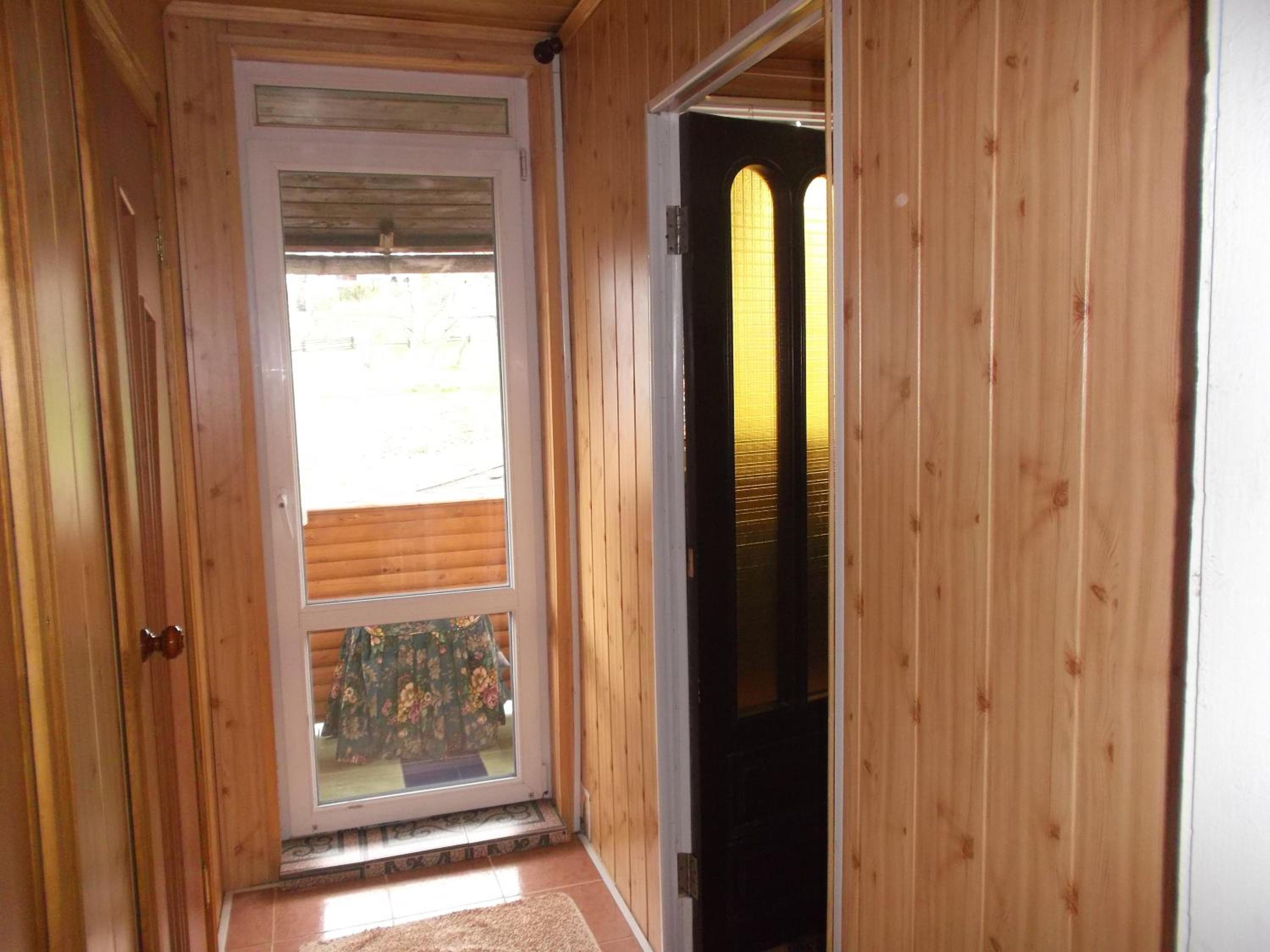 Basic Single Room with Shared Bathroom photo 2