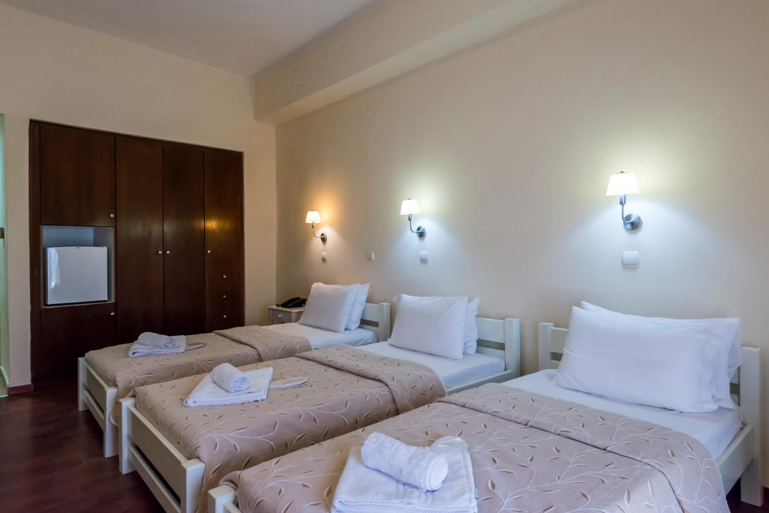Triple Room with Sea View - Photo 9