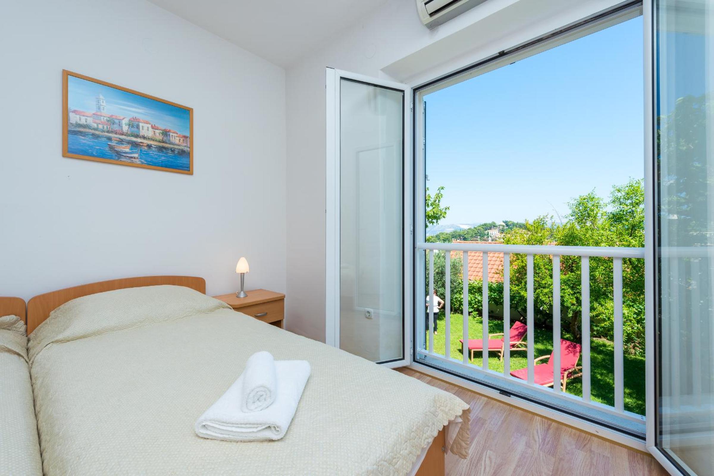 Apartment with Garden View