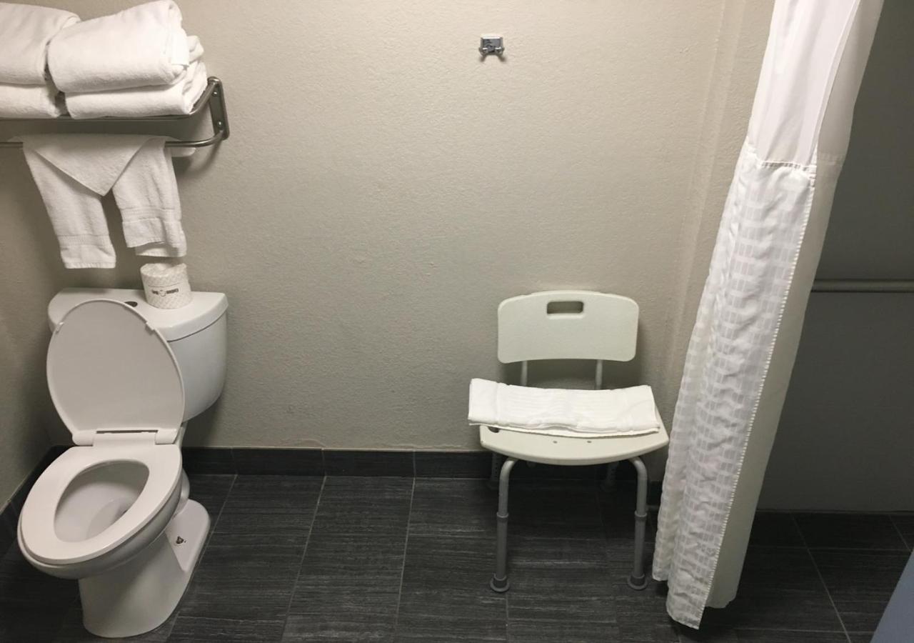 King Suite with Roll in Shower - Accessible/Non-Smoking - Photo 1