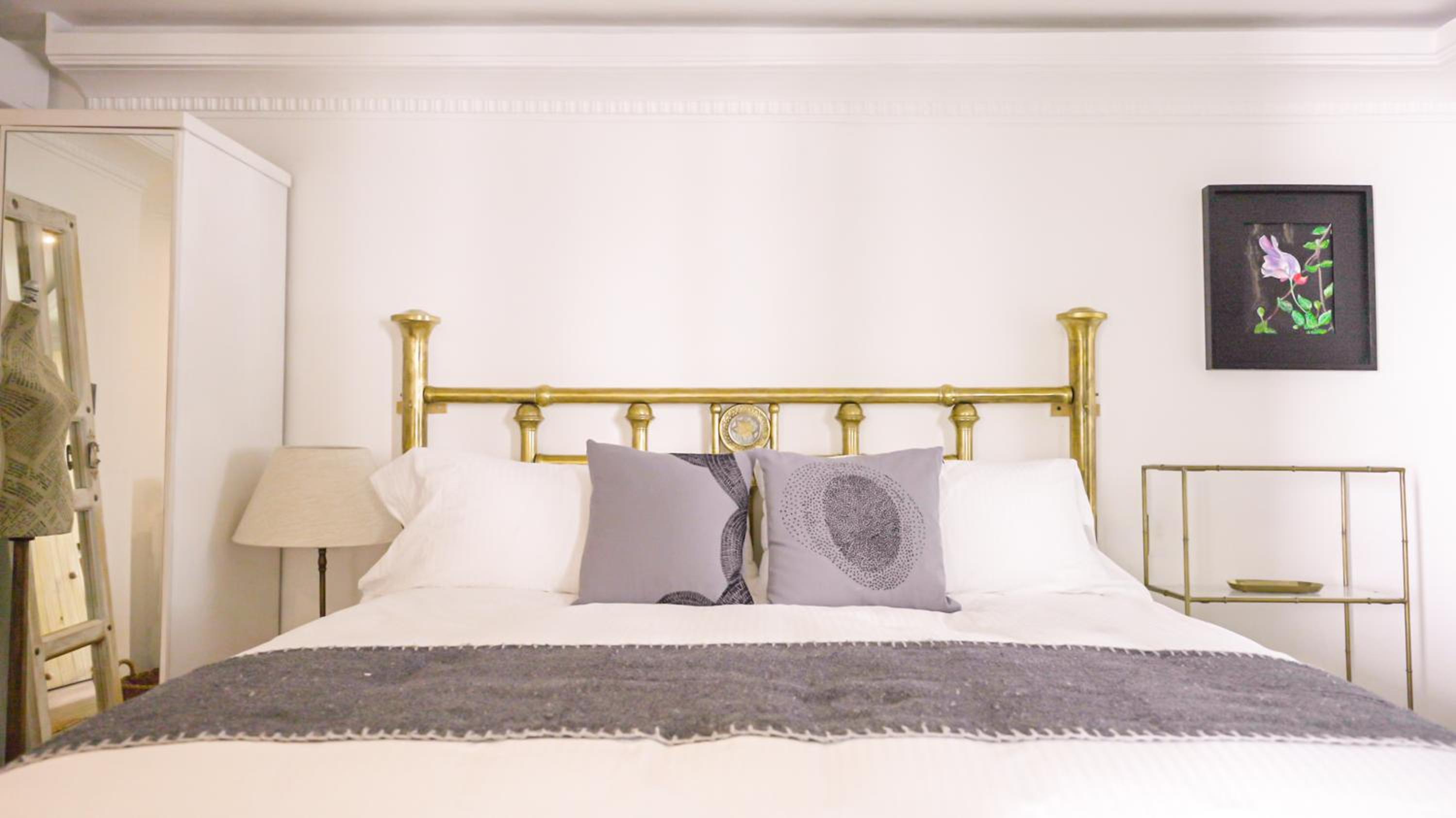 Superior Suite - Photo 35