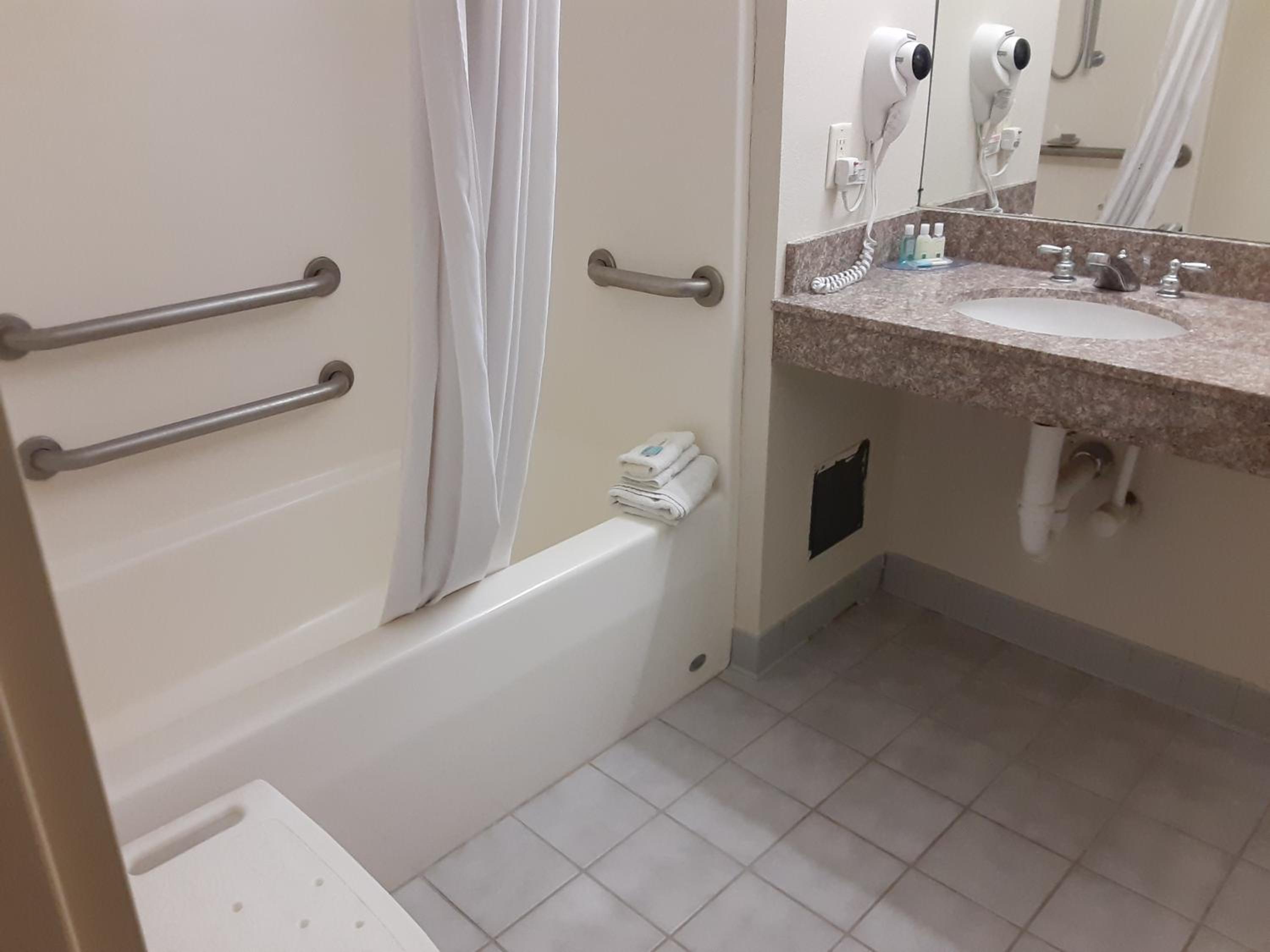 King Room - Accessible/Non-Smoking - Photo 2