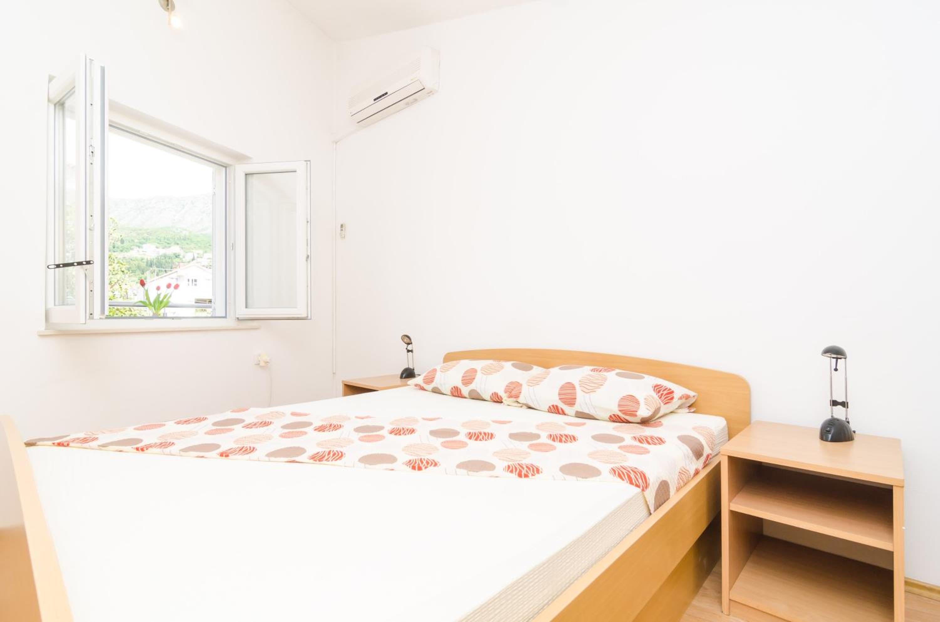 Comfort One-Bedroom Apartment with Balcony and Garden View photo 1