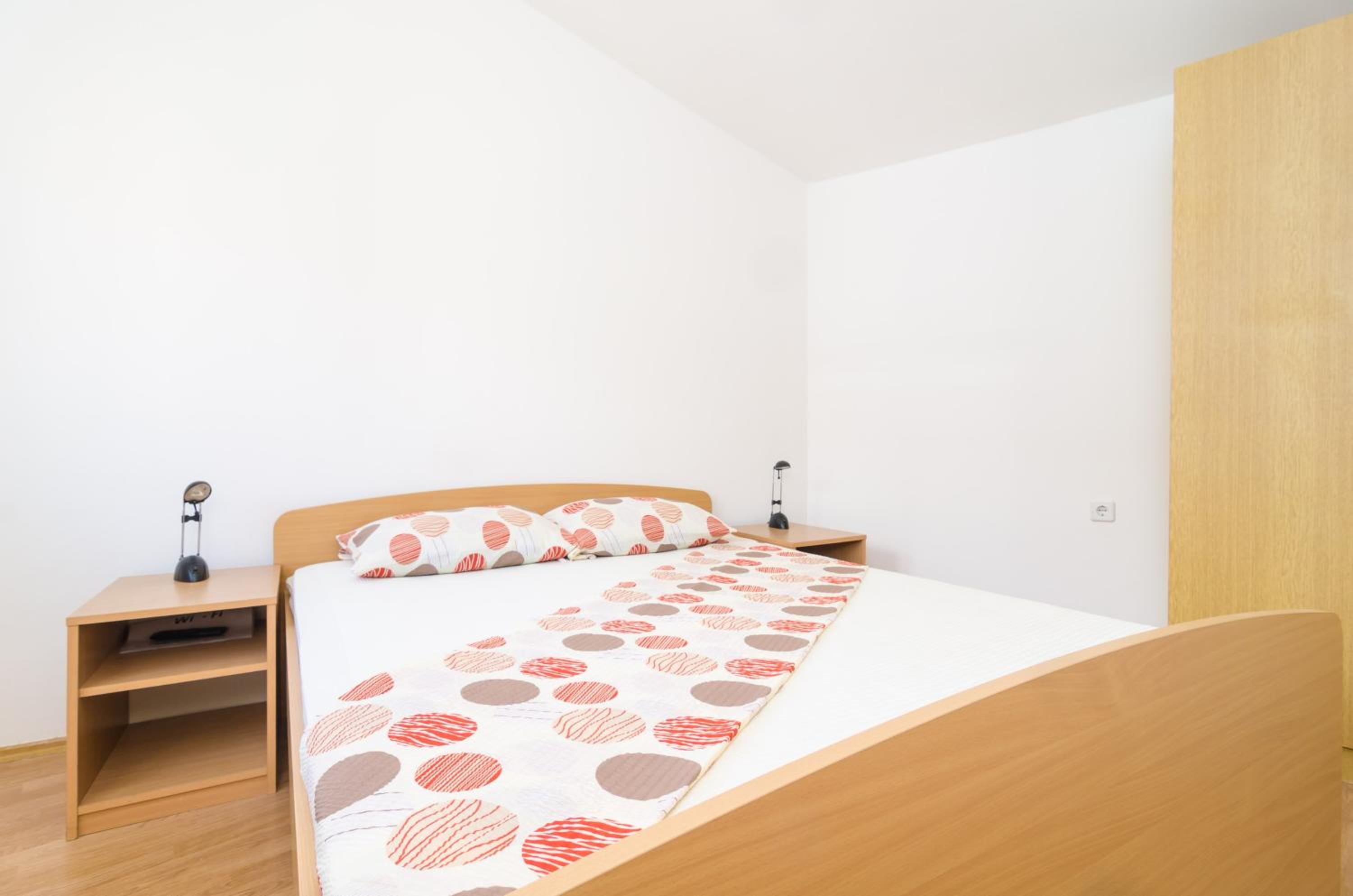 Comfort One-Bedroom Apartment with Balcony and Garden View photo 2