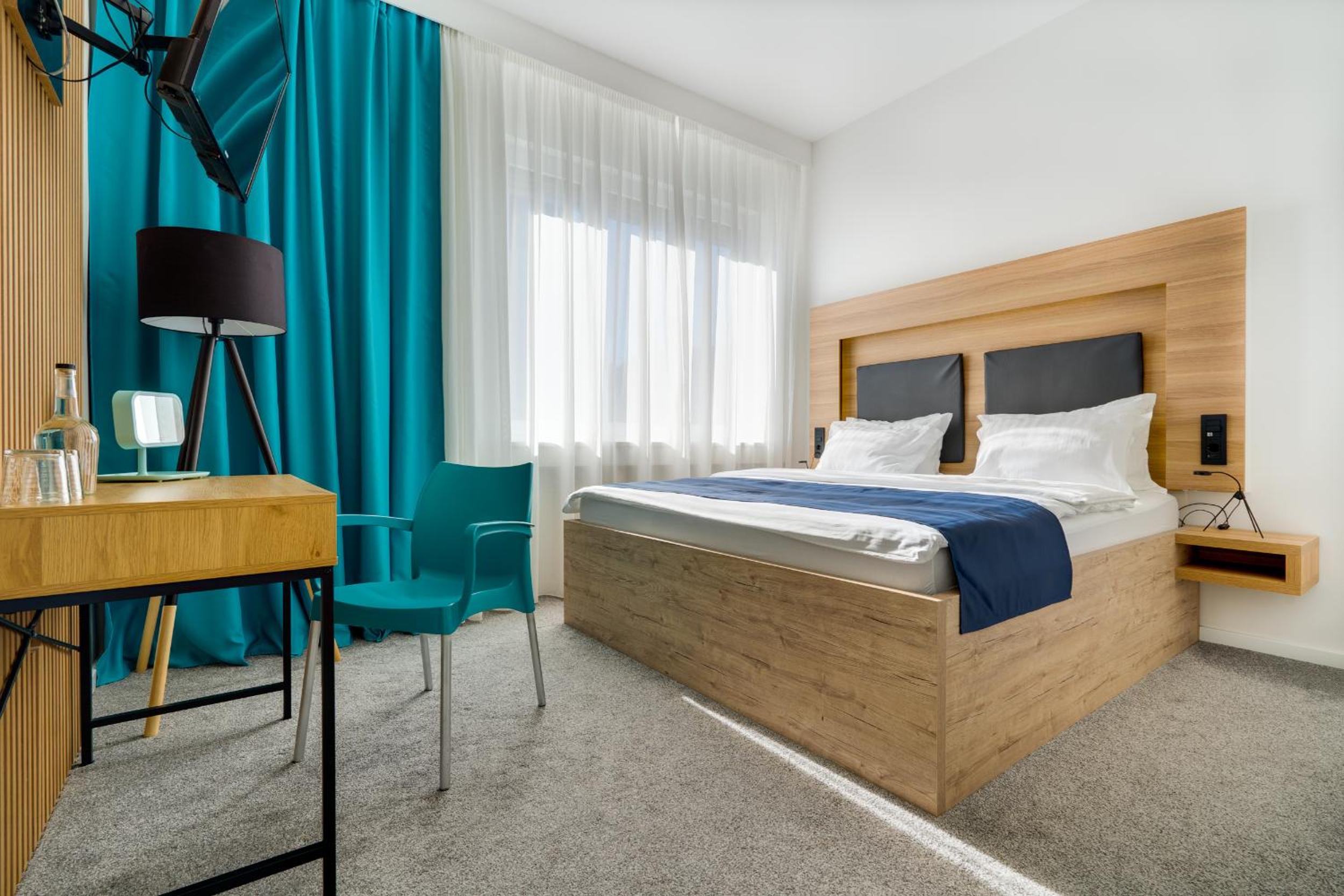 Double Room with City View - Photo 13
